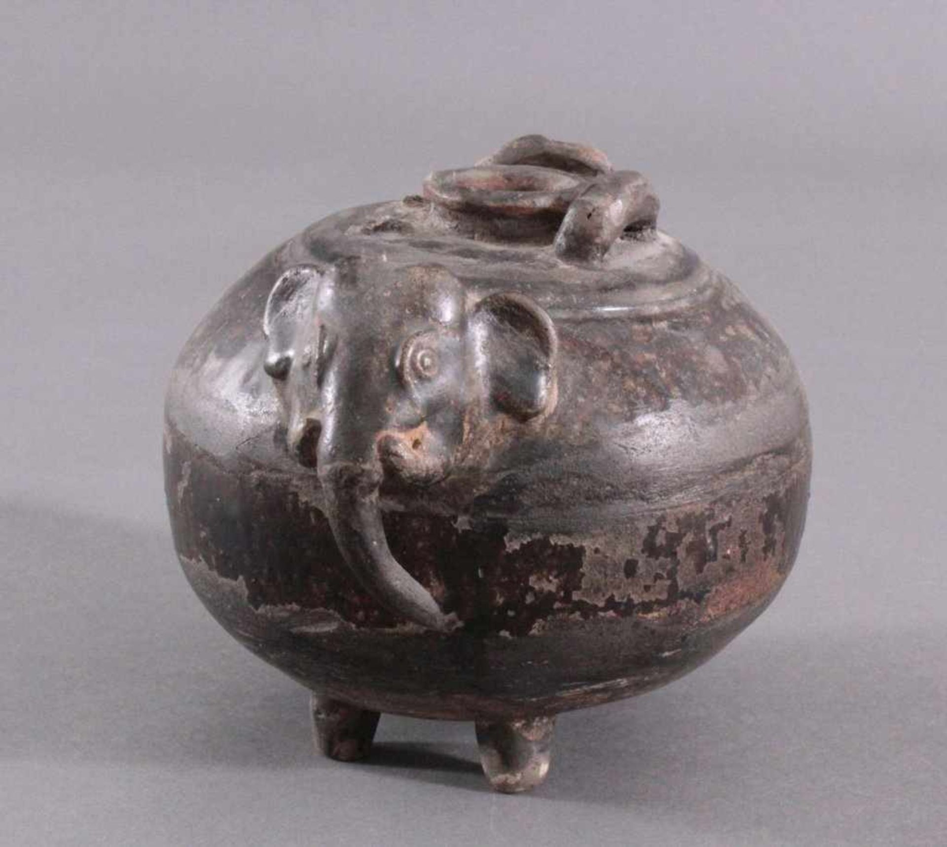 Rundes Vorratsgefäß, Angkor-Periode 12./13. JahrhundertKambodscha, Steinzeug mit dunkelbrauner