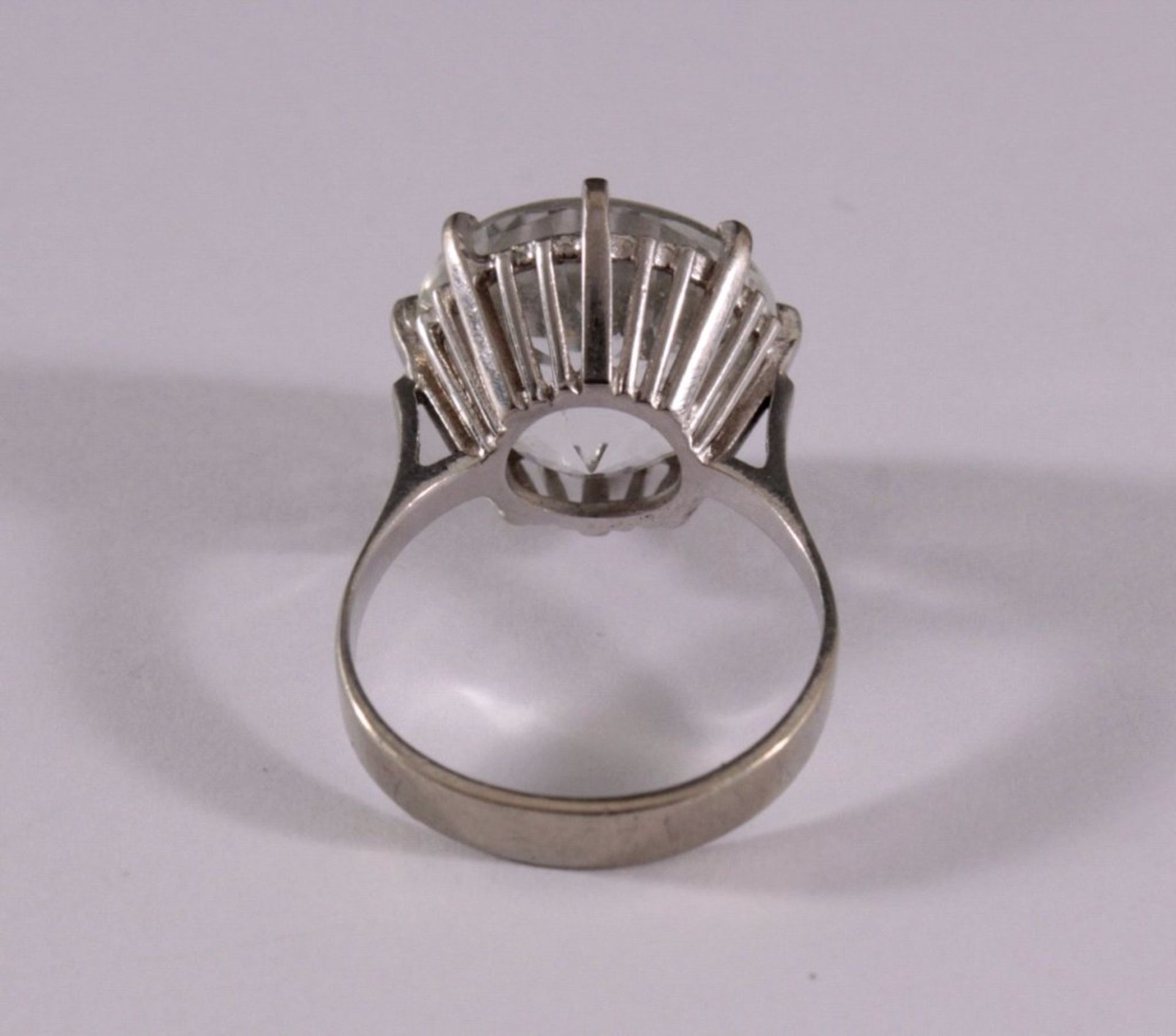 Damenring mit großem Kristall, 585/000 WGGroßer Kristall (1,4 cm) im Diamantschliff, RG 55, 5,8 g - Bild 3 aus 3