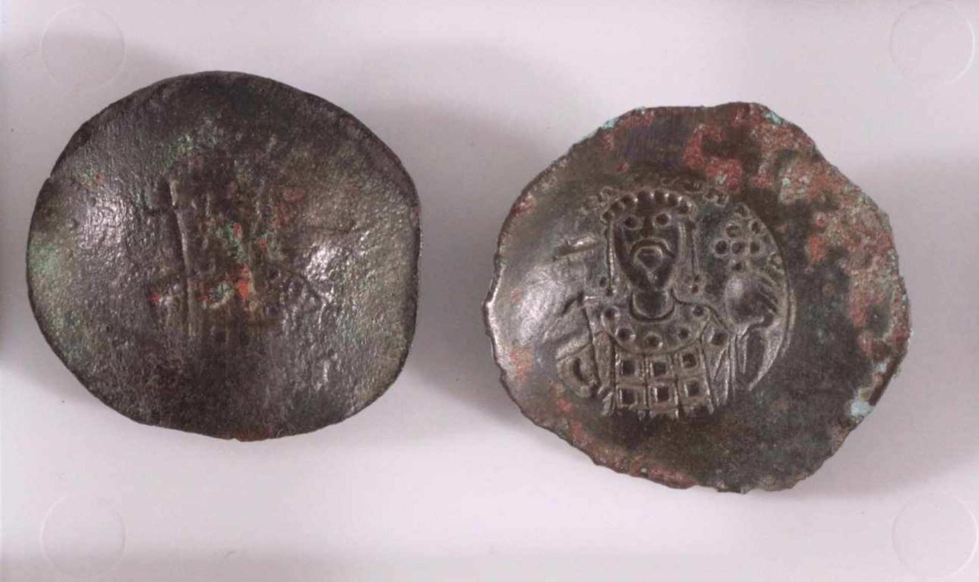 2 Byzantinische MünzenCa. Durchmesser 2,8 und 3 cm