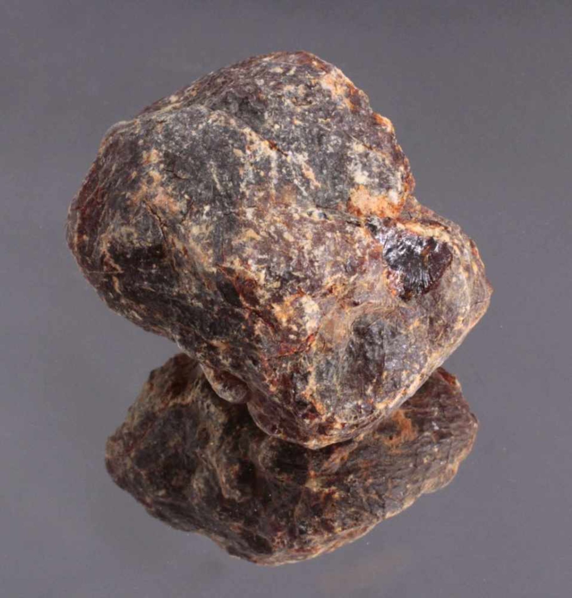 Sehr großer Rohbernstein, sehr selten in dieser GrößeCognacfarben ca. 255 g, ca. 10 x 8 x 6,5 cm - Bild 2 aus 2