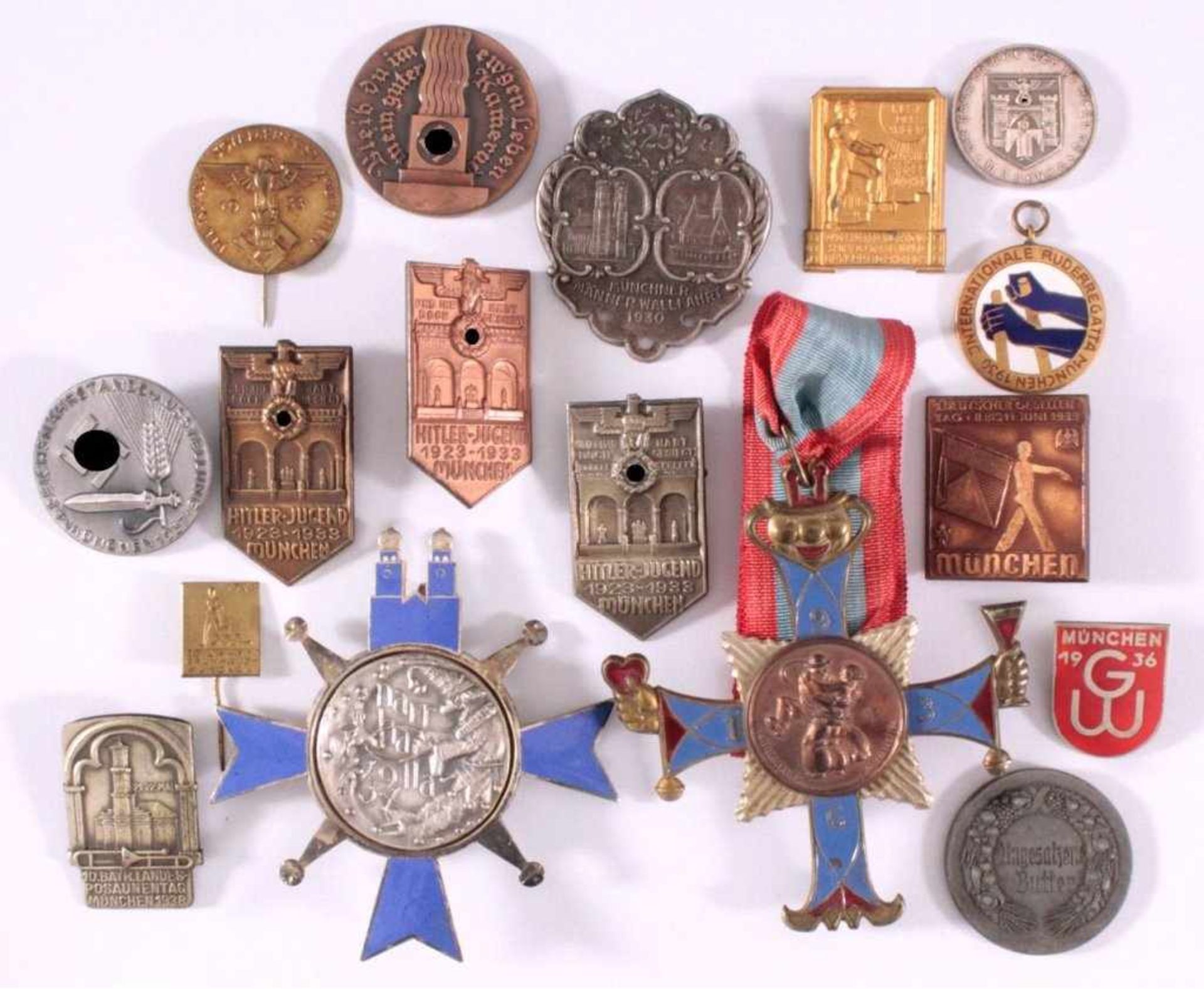 17 Tagungs- und Veranstaltungsabzeichen MünchenAus Metall, teilweise mit Emaille, in den Größen 2,