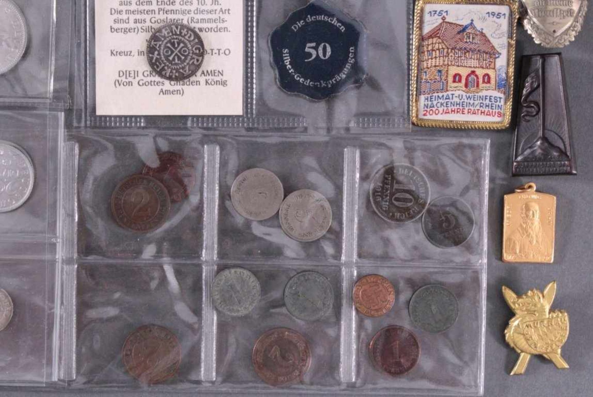 Münzen, Tagungs- und Veranstaltungsabzeichen Bad NauheimCa. 85 Stück, aus Metall, Porzellan, Holz, - Bild 5 aus 5