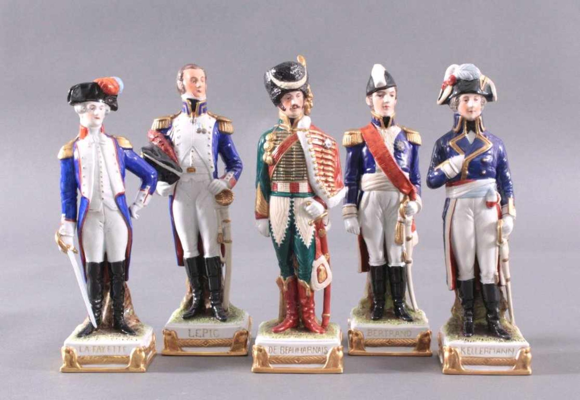 5 Porzellanfiguren, Die Generäle NapoleonsManufaktur Scheibe-Alsbach. Alle farbig bemalt und