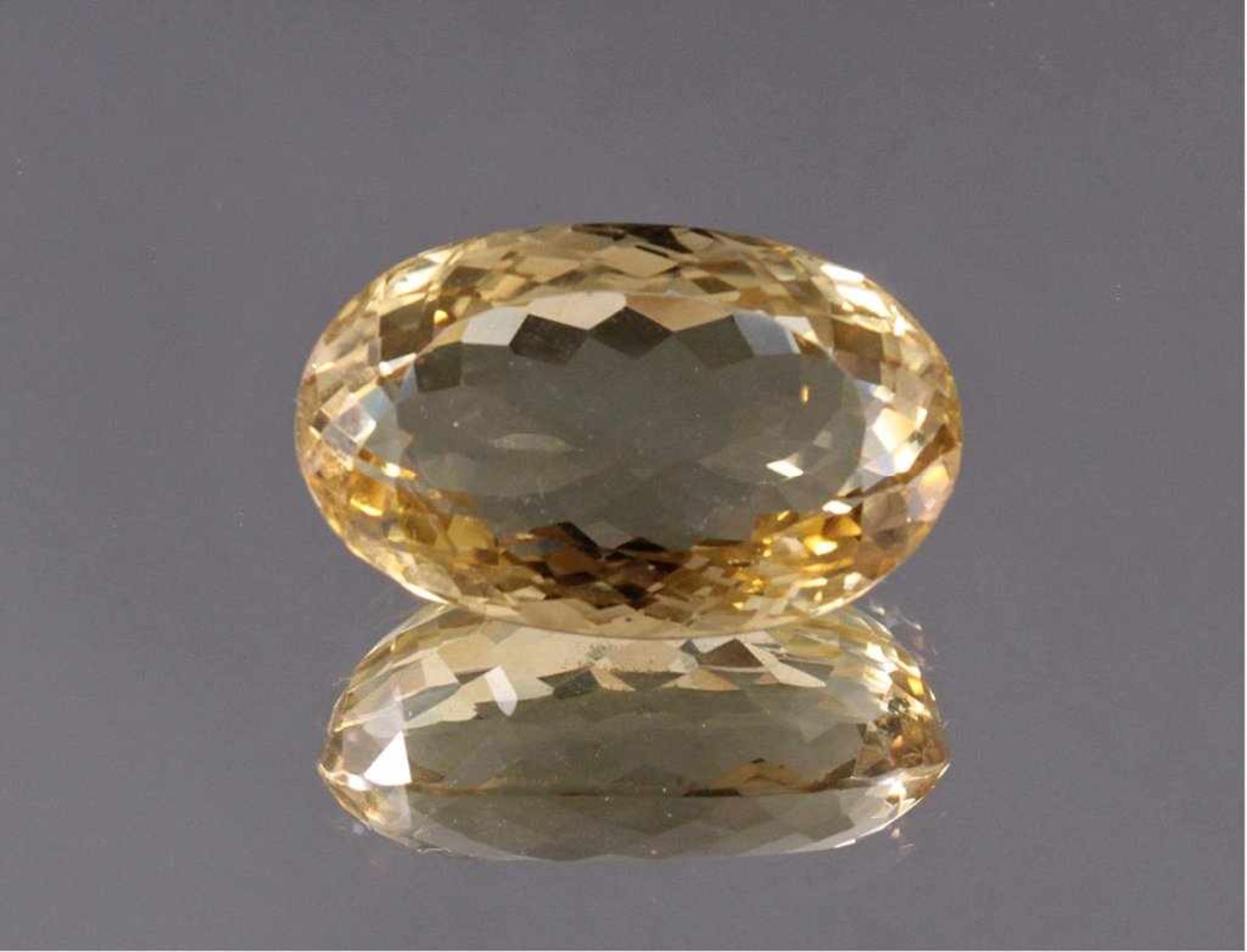 Lemon Citrin von 106,6 Karat aus AfrikaOval, gelb, natürlich, ca. 40 x 25,5 x 20 mm.