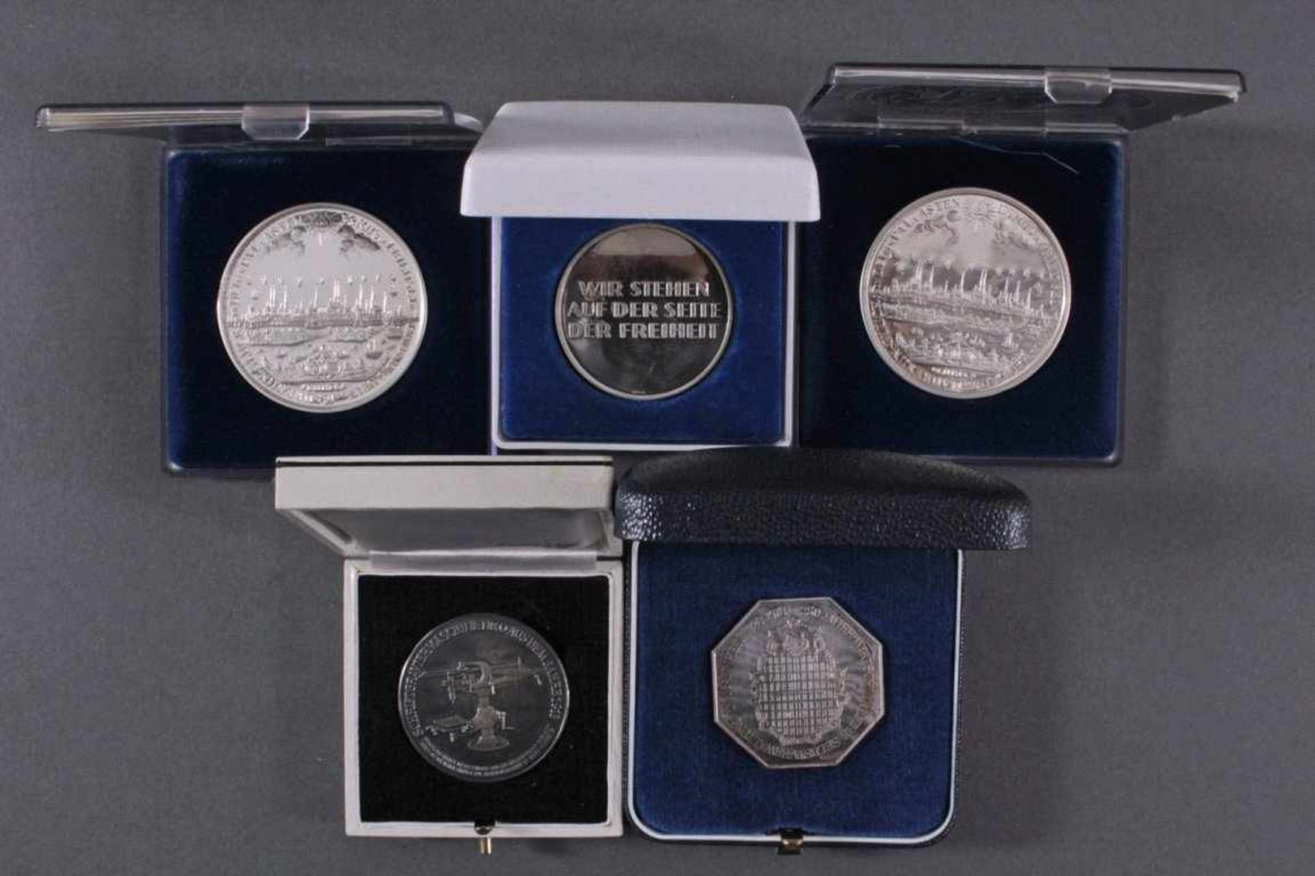 5 Silber Medaillen2x Breiter Schautaler, Replik Hansestadt Lübeck Ende des 17.Jh. 835er Silber, - Image 2 of 3