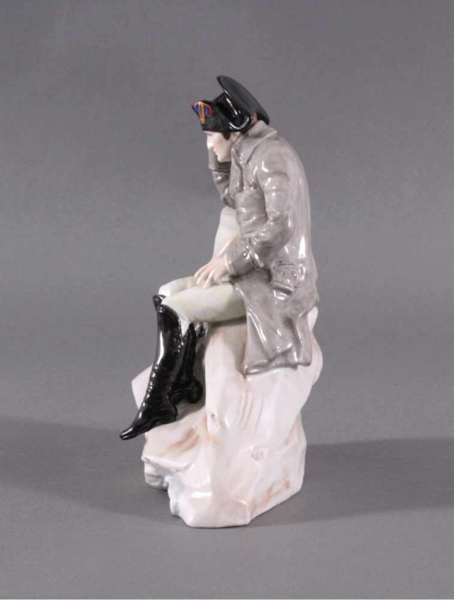 Porzellanfigur Napoleon, Scheibe AlsbachPorzellanfigur des Napoleons in der Verbannung, auf - Bild 2 aus 6