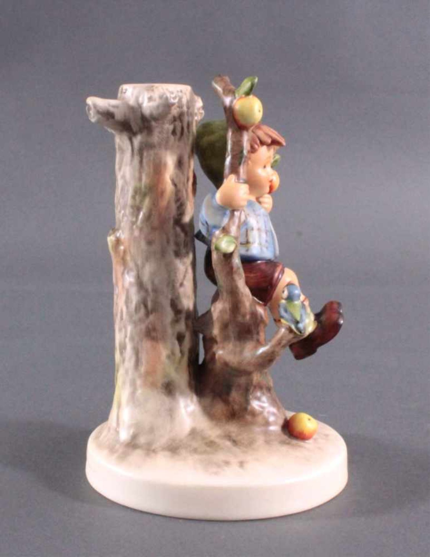 Goebel, Hummel Kerzenhalter 677, "Herbst - Apple Tree Boy"ca. Höhe 17 cm, im originalen Karton mit - Bild 4 aus 7