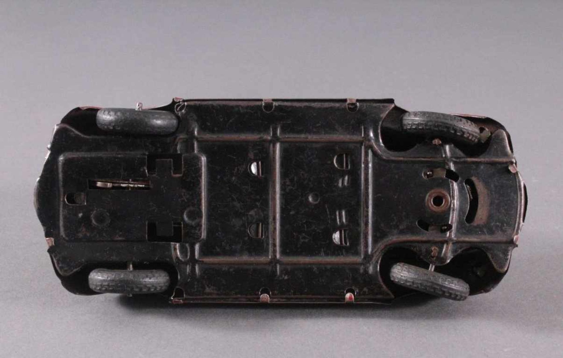 Blechspielzeug, VW Käfer Typ 1, BrezelkäferBespieltes Modell aus Blech, ohne Schlüssel. Es handelt - Image 5 of 5