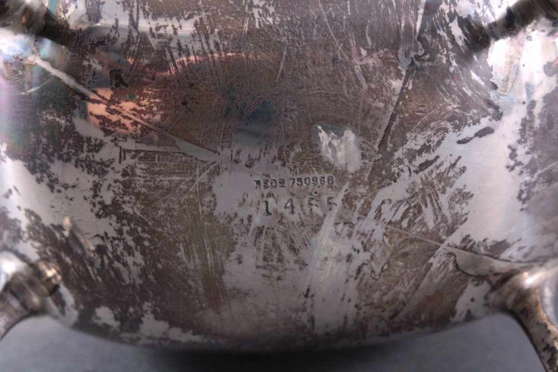 Silberne Teekanne, England 19. Jh.Silberne Kanne auf vier Volutenfüßen, ebonisierter Griff undKnauf, - Image 6 of 6