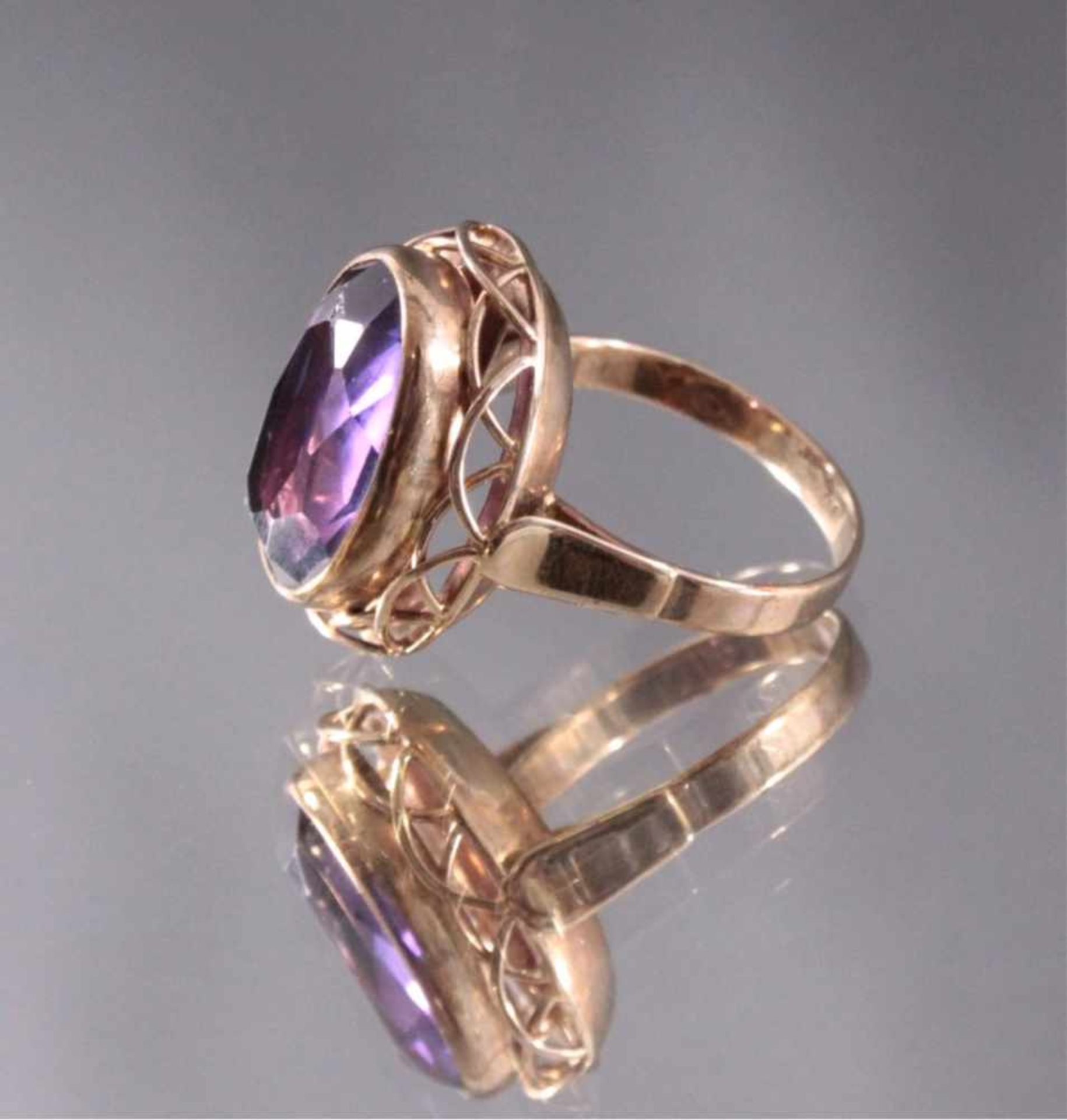 Damenring 8 Karat Gelbgold mit AmethystRinggröße 59, Gesamtgewicht ca. 6,6 g. - Bild 2 aus 3