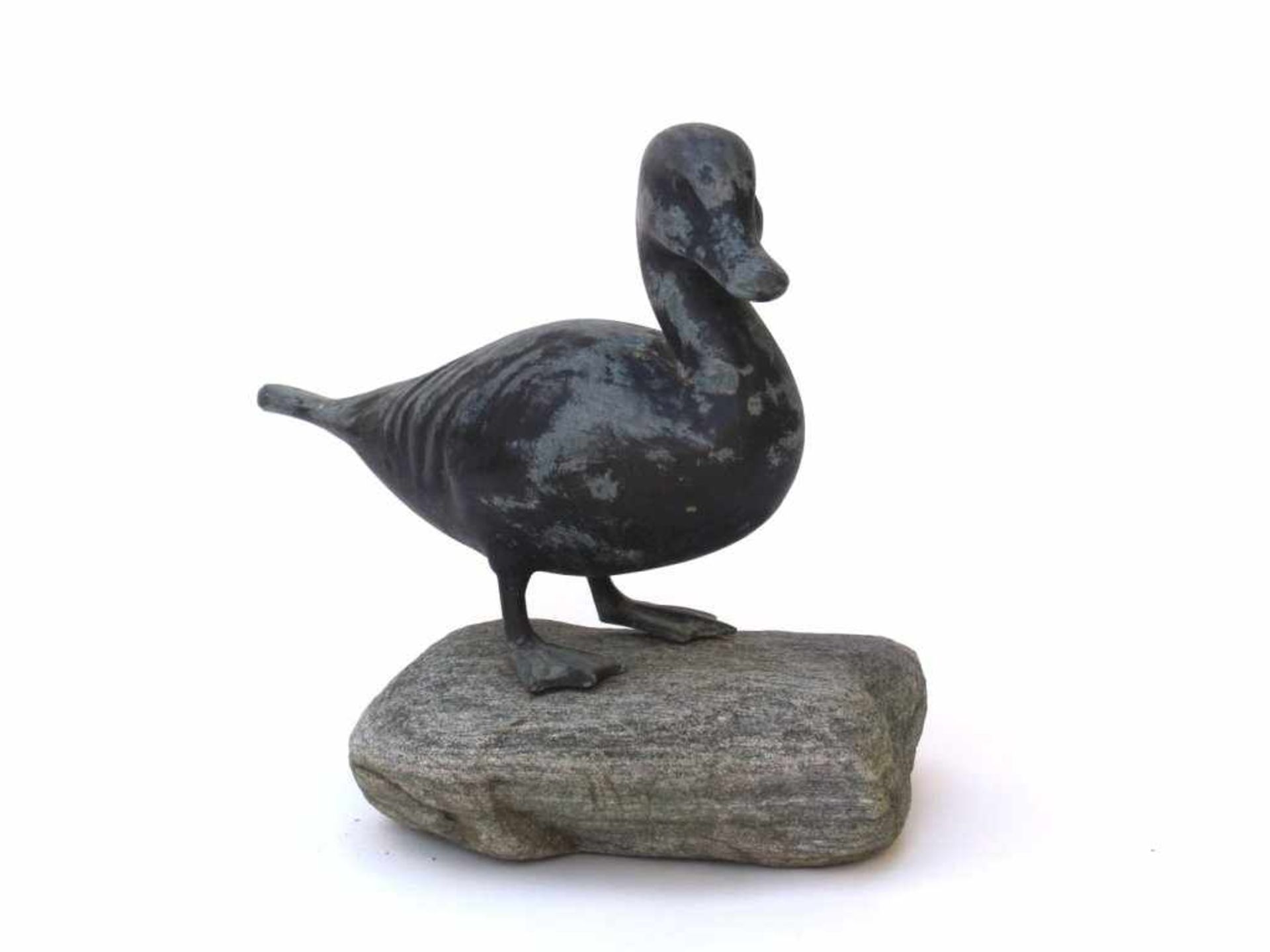 Philipp Basche, Ente auf einem SteinBildhauer des 20. Jh., Skulptur aus Kupfer, dunkelpatiniert,