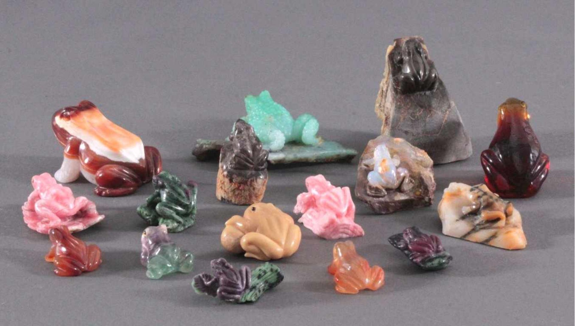 Froschsammlung aus unterschiedlichen Edelsteinen gefertigt16 Stück, vollplastische Arbeit aus - Image 5 of 5