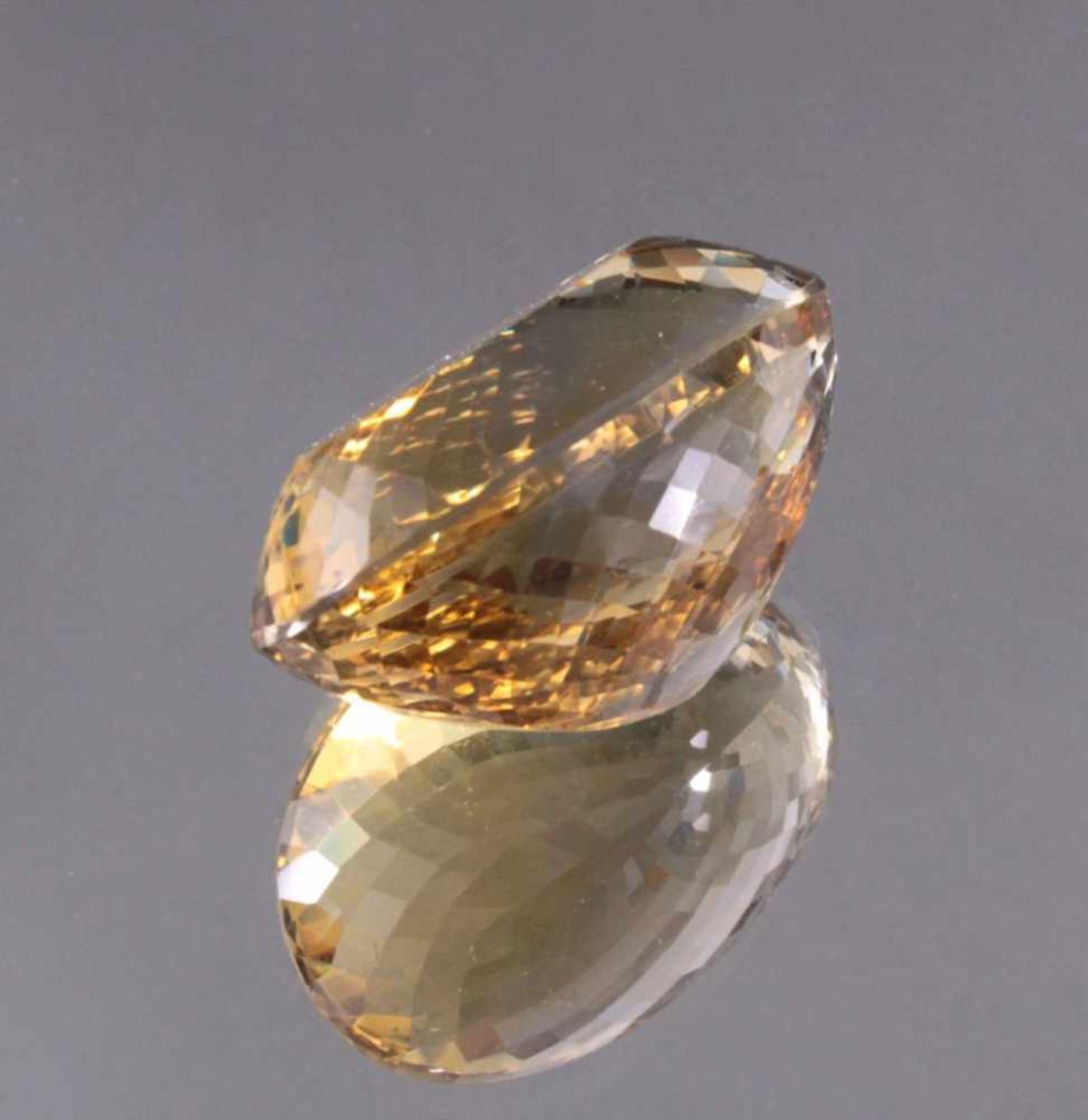 Citrin von 221 Karat aus BrasilienOval/rund, gelb, natürlich, ca. 26 x 46 x 31 mm - Bild 2 aus 2