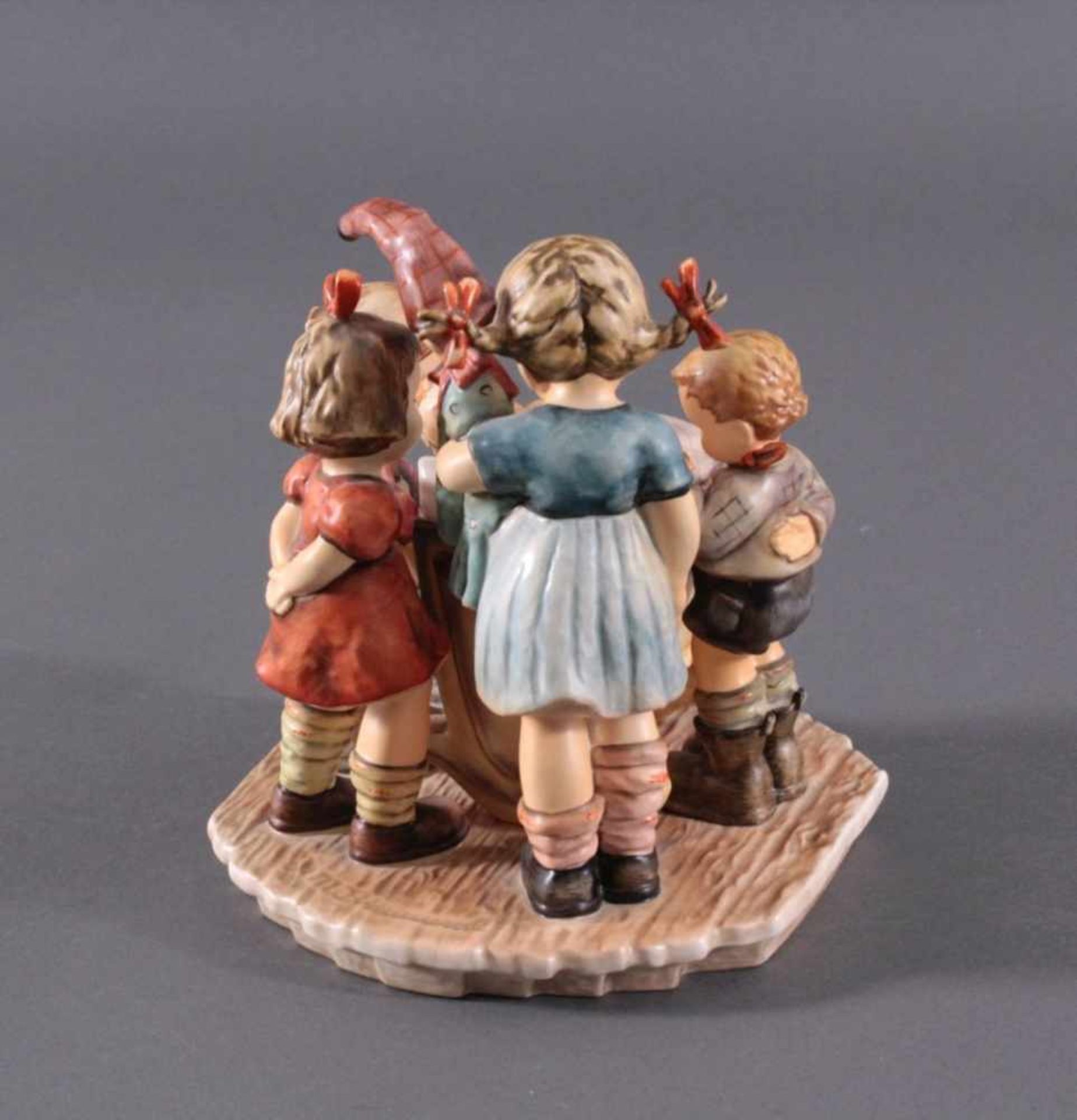 Goebel, Hummel Figurengruppe "Das Nesthäkchen"Ausführung 1994, in original Karton mit Zertifikat. - Bild 5 aus 7