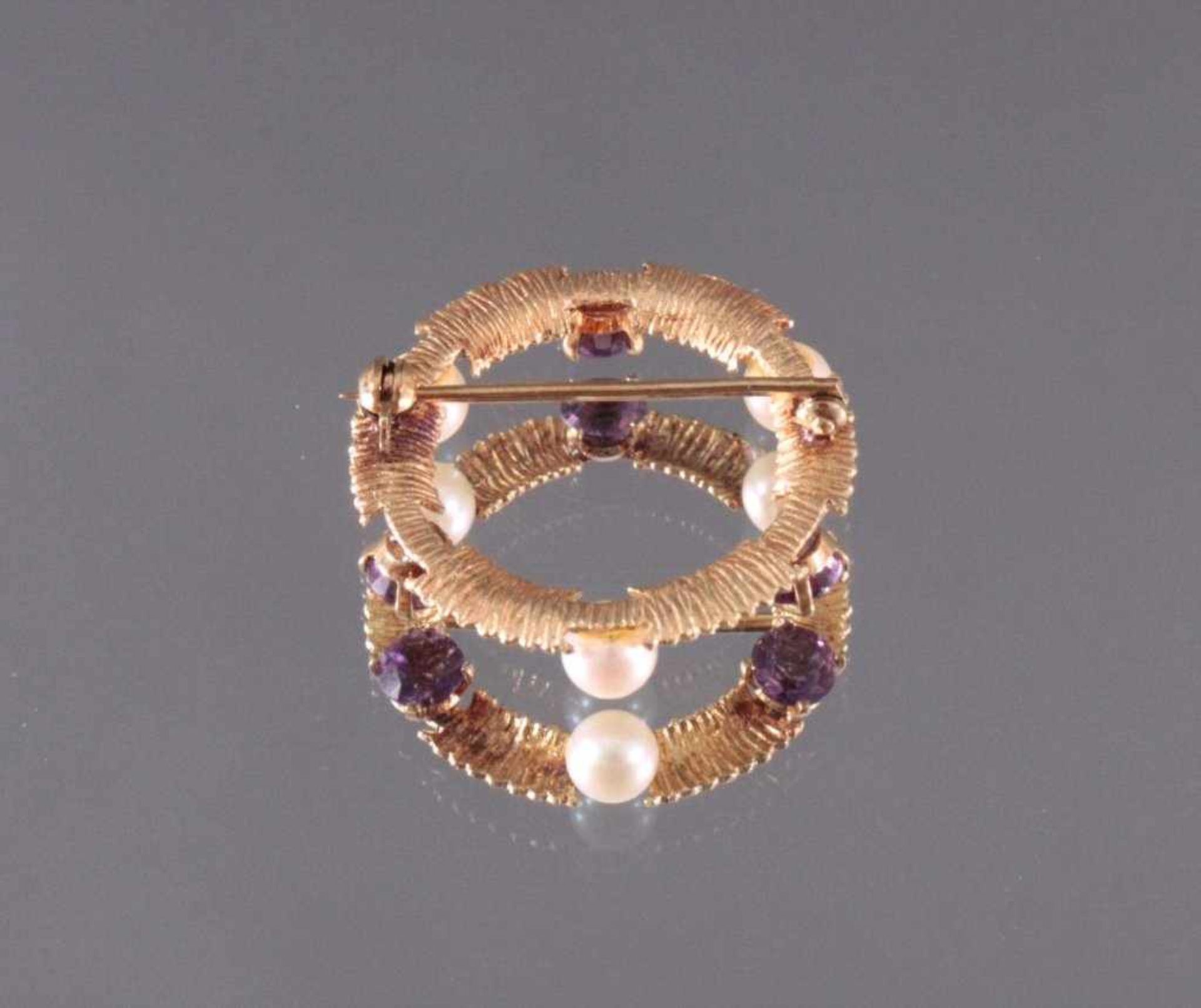 Brosche mit Perlen und Amethyst, 585er GelbgoldRunde Form, Amethysten im Diamantschliff, ca. - Bild 2 aus 2