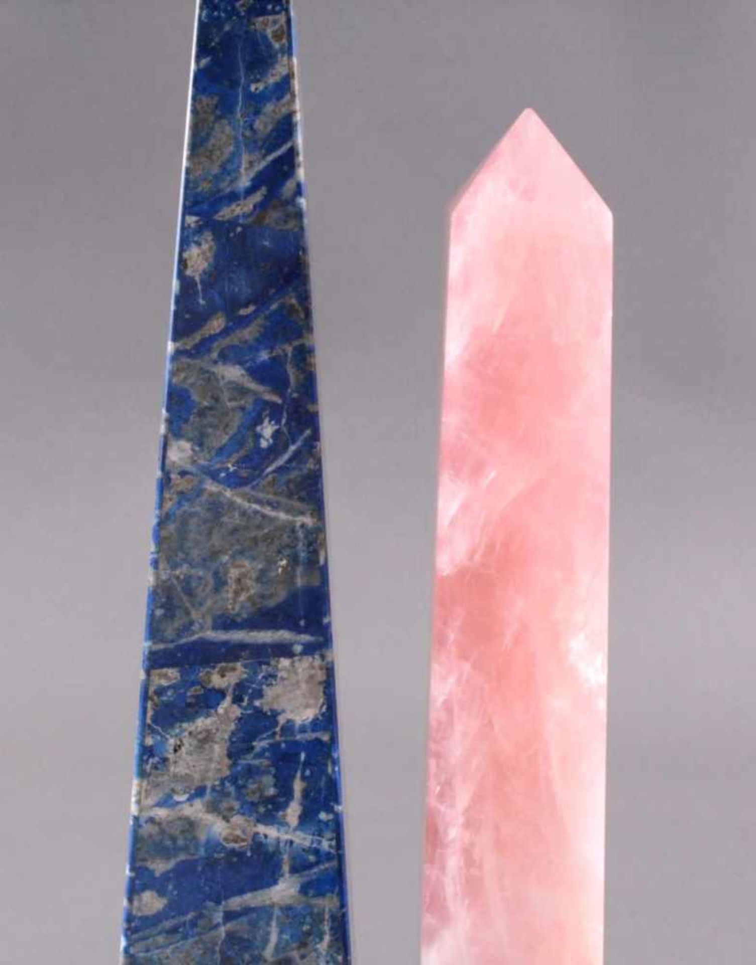 2 Edelstein Obelsiken1x Lapislazuli, Höhe ca. 44 cm, Gewicht ca. 3,2 kg.1x Rosenquarz, Höhe ca. 37 - Bild 3 aus 4