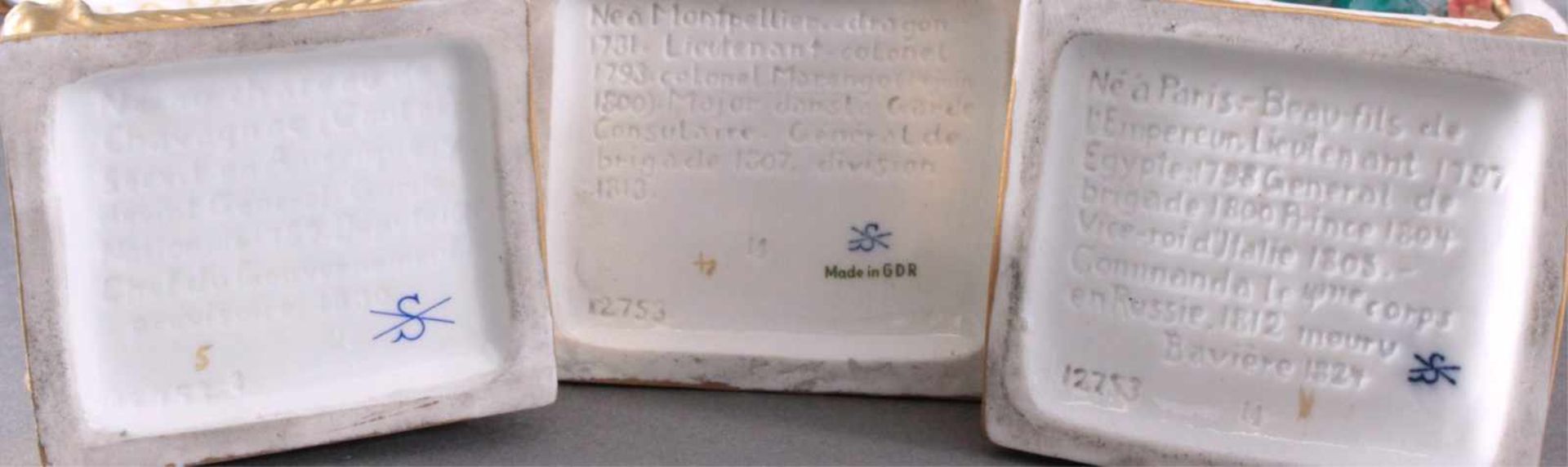 5 Porzellanfiguren, Die Generäle NapoleonsManufaktur Scheibe-Alsbach. Alle farbig bemalt und - Bild 8 aus 9
