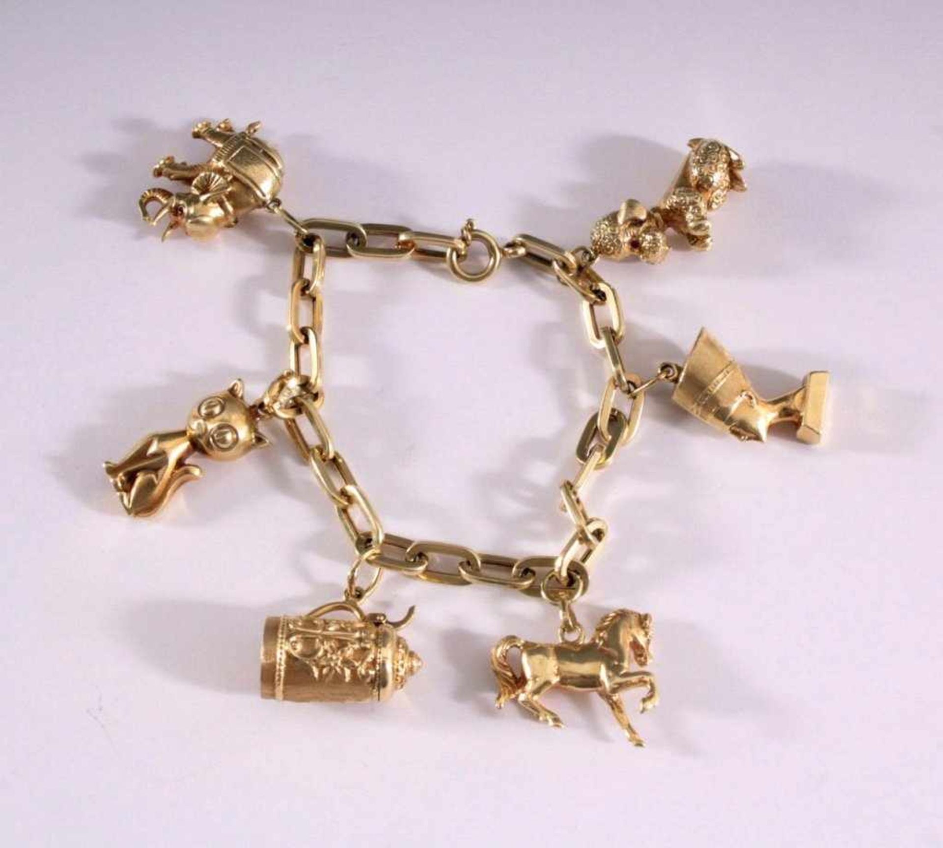 Bettelarmband aus 14 Karat GelbgoldKettengliederarmband mit 6 Anhänger u.a. Pudel, Elefant,Pferd,