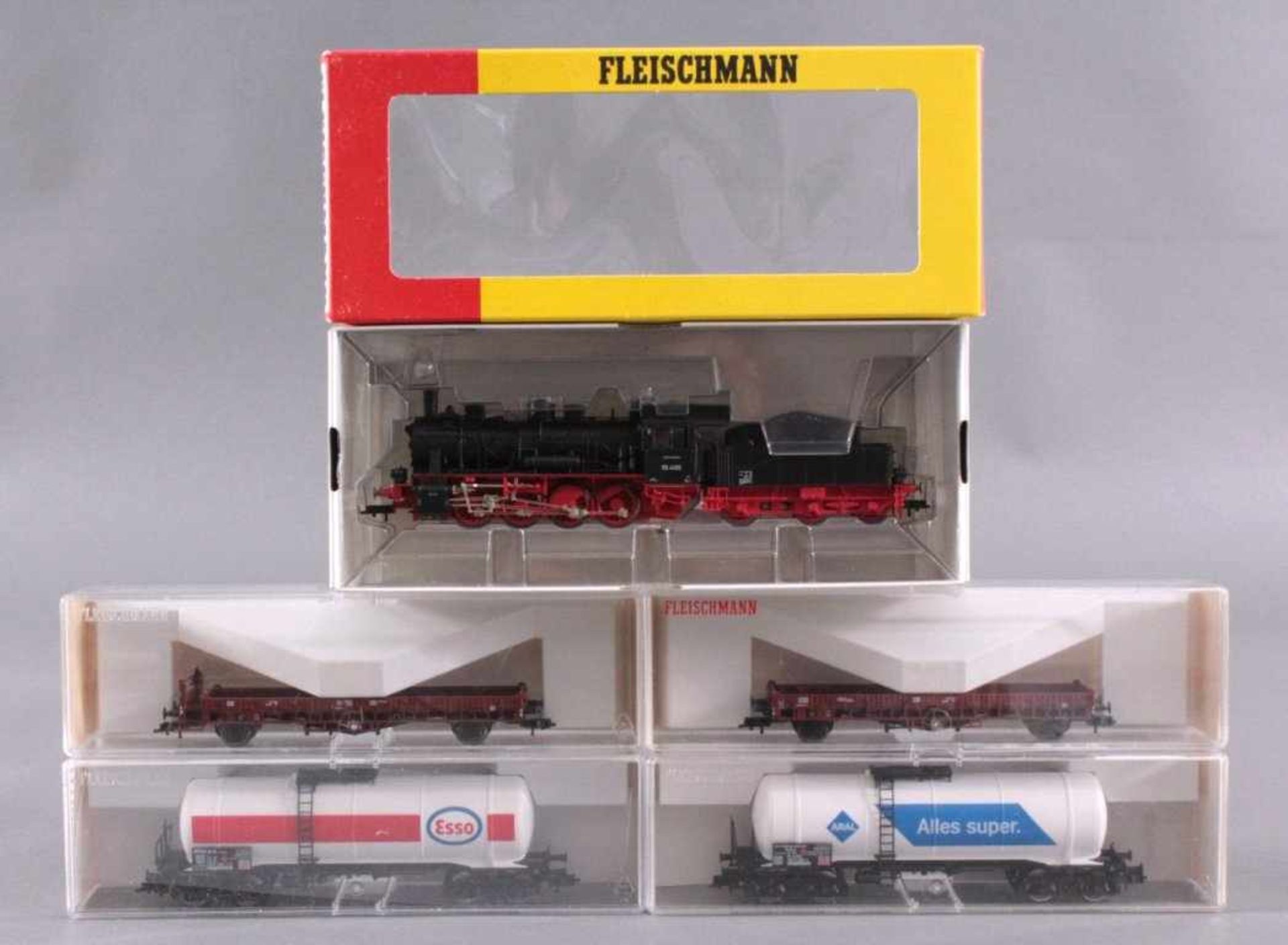 Fleischmann Dampf-Lok 4155, 55 4455 Spur H0 mit 4 WaggonsNeuwertig und in der Originalverpackung,