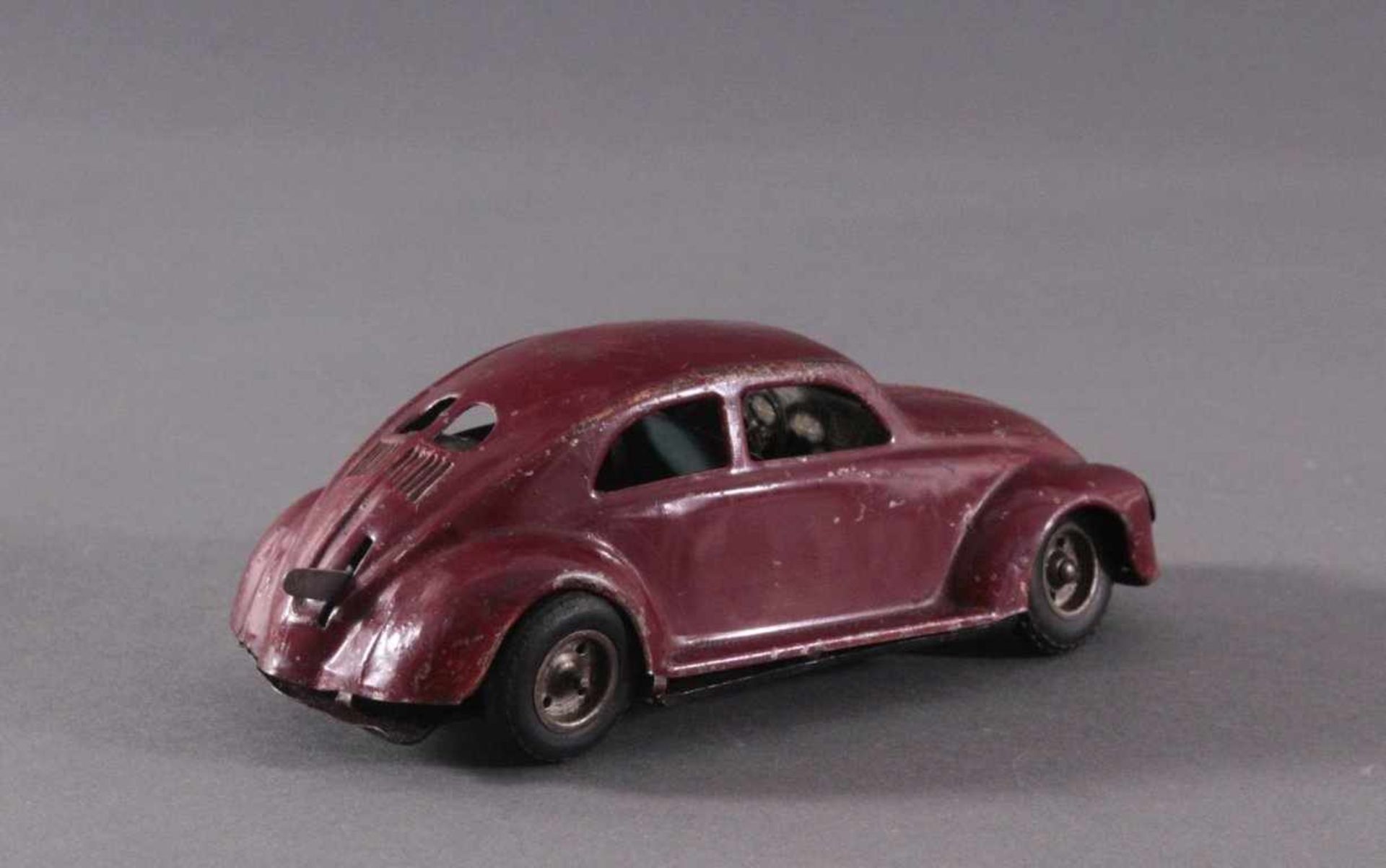 Blechspielzeug, VW Käfer Typ 1, BrezelkäferBespieltes Modell aus Blech, ohne Schlüssel. Es handelt - Image 3 of 5