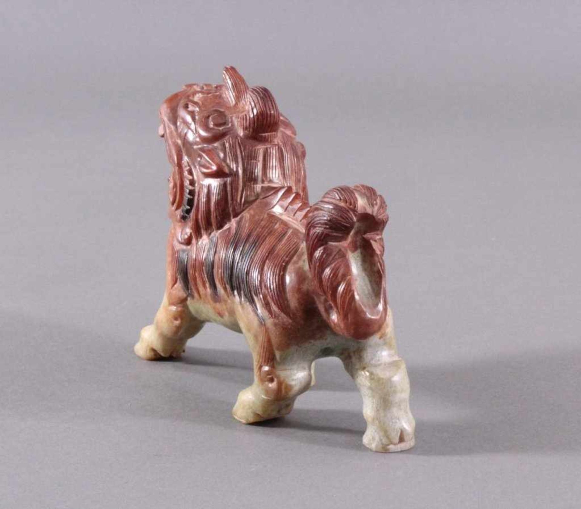 Jade Nephrit Figur, Fo-Hund"Wächterlöwe", fein geschnitzte Arbeit aus dem 19.Jahrhundert. Maße ca. - Image 4 of 7