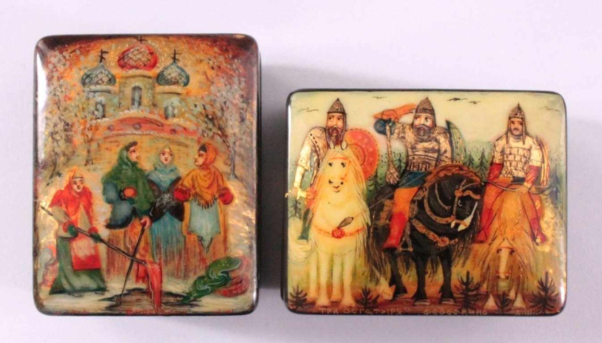 Russische Lackdosen-Miniaturen aus FedoskinoTraditionelle russische Lack-Miniaturmalereien mit