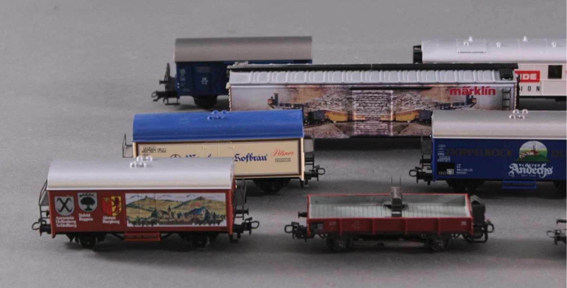 10 Märklin Waggons, H0Unterschiedliche Modelle, teils mit Werbeaufdruck und / oderZubehör. - Bild 2 aus 3