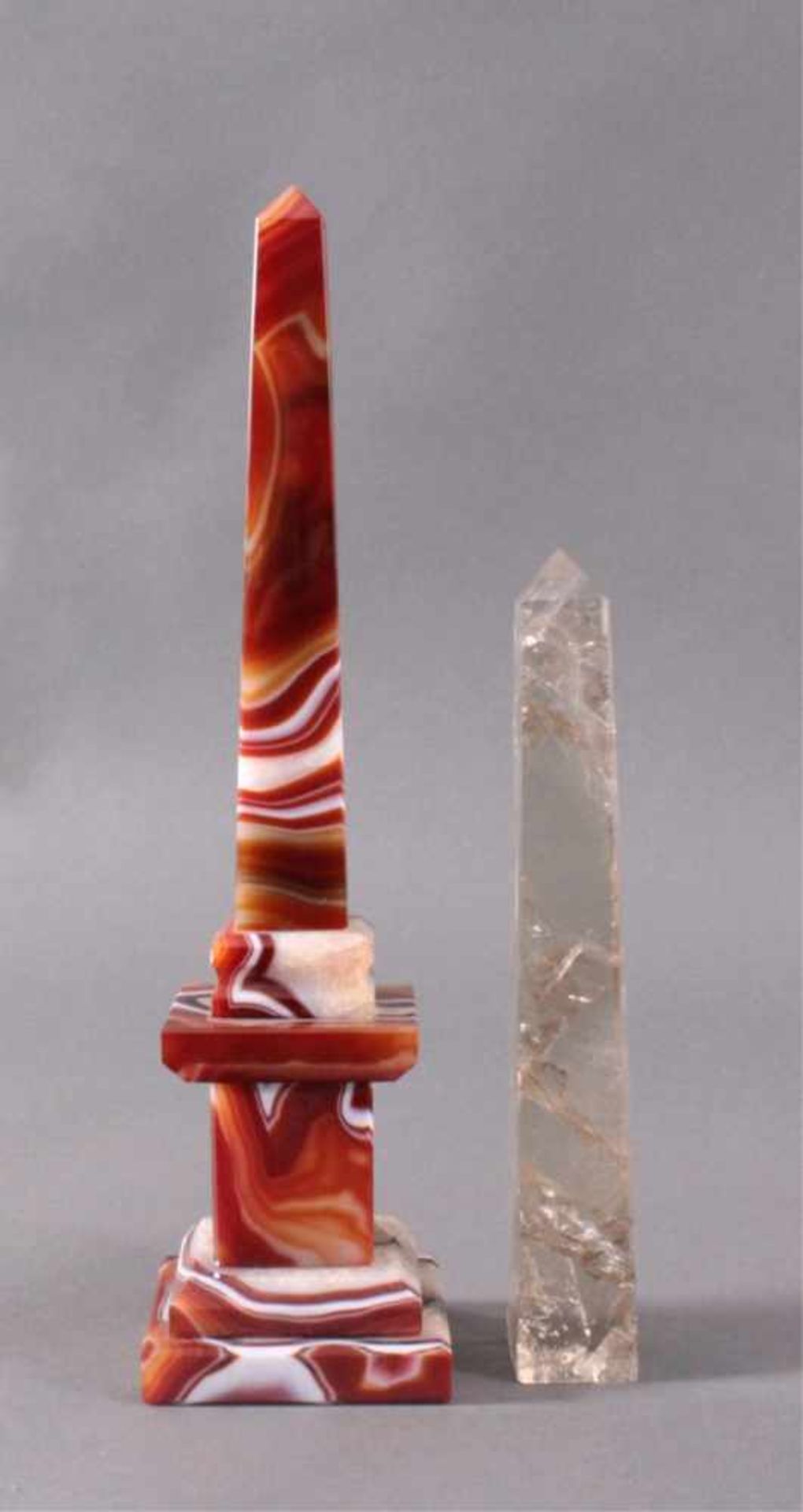 Achat und Rauchquarz ObeliskenRauchquarz, mit Einschlüsse, ca. H-23 cm, ca. 0,550g.Achat Obelisk
