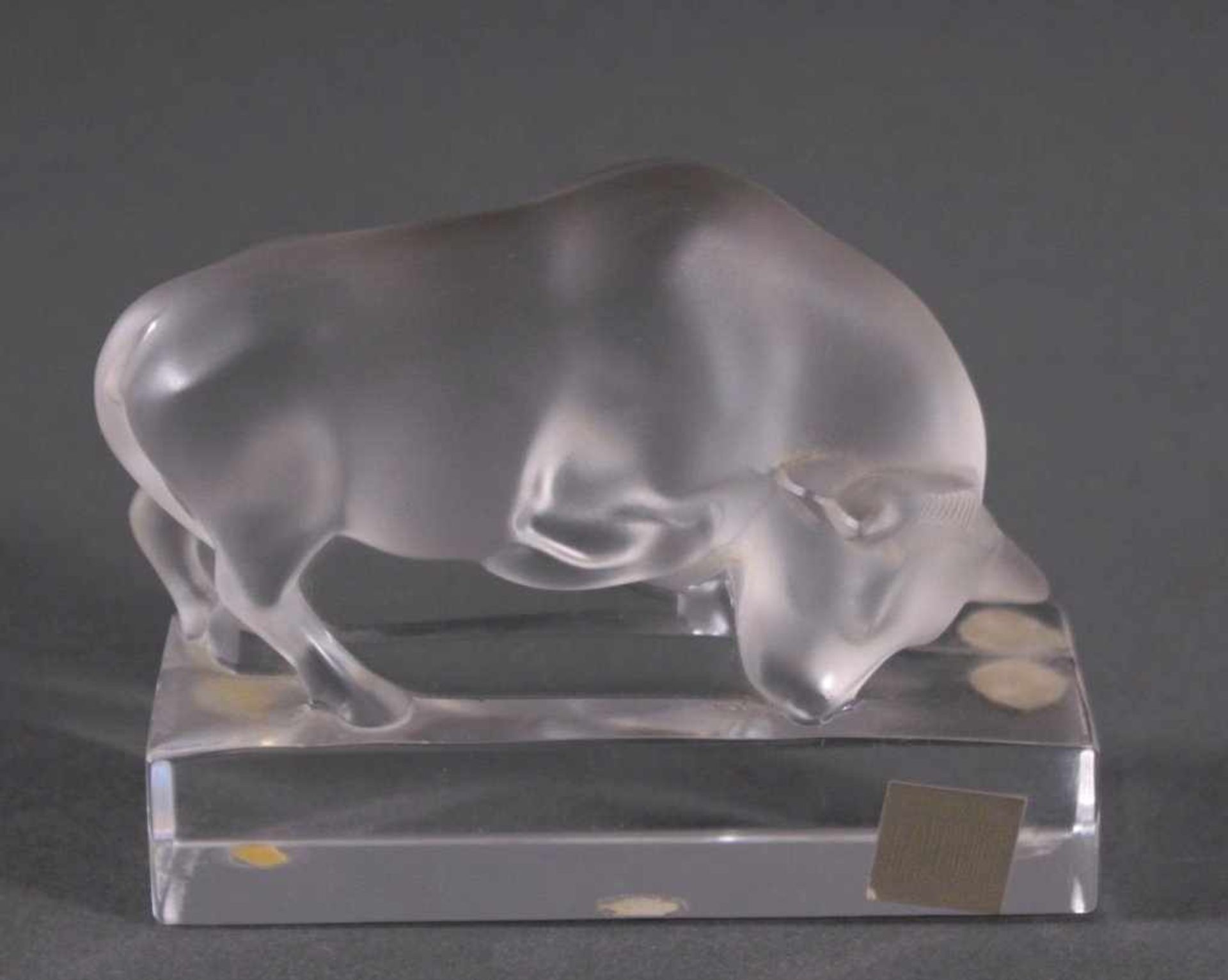 Glasfigur "Stier", Lalique France20. Jahrhundert. Farbloses Kristallglas, gepresst, teilsmattiert, - Bild 6 aus 9