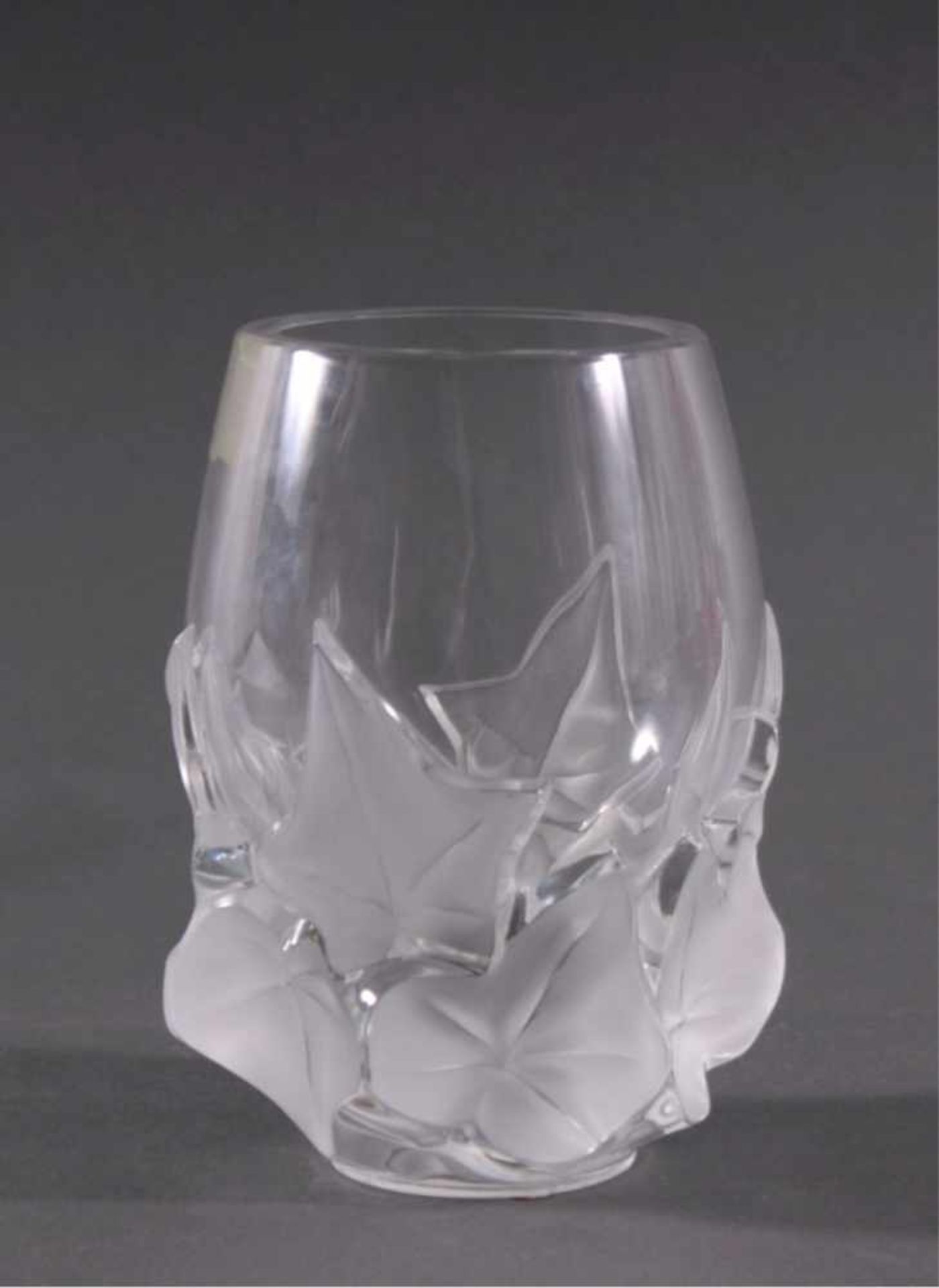 Vase, "Hedera" - Lalique Paris Cristal20. Jahrhundert, farbloses Kristallglas, partiell satiniert,im
