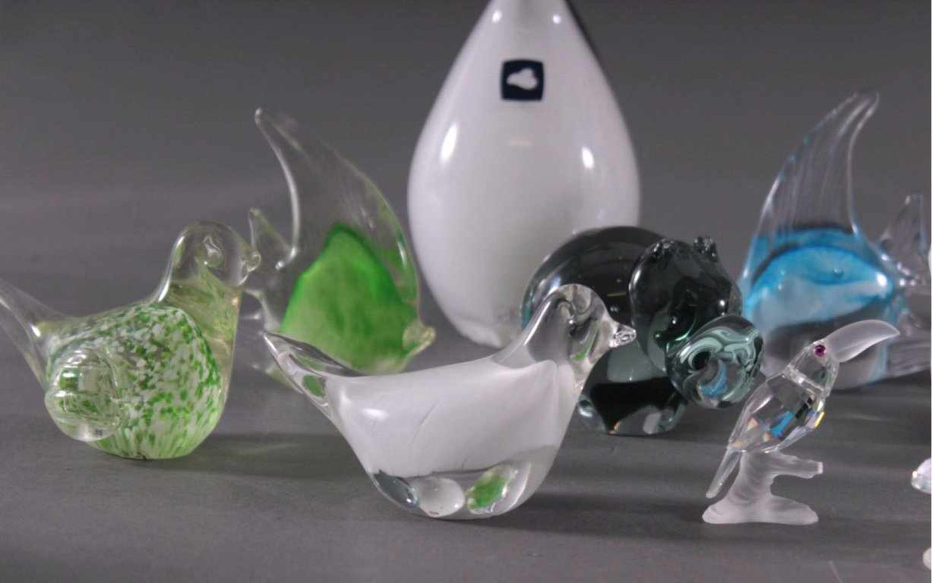 Swarowiski und Leonardo-Glas Tierfiguren17 Stück. Farbloses Glas, teils mattiert und buntüberfangen. - Bild 2 aus 4