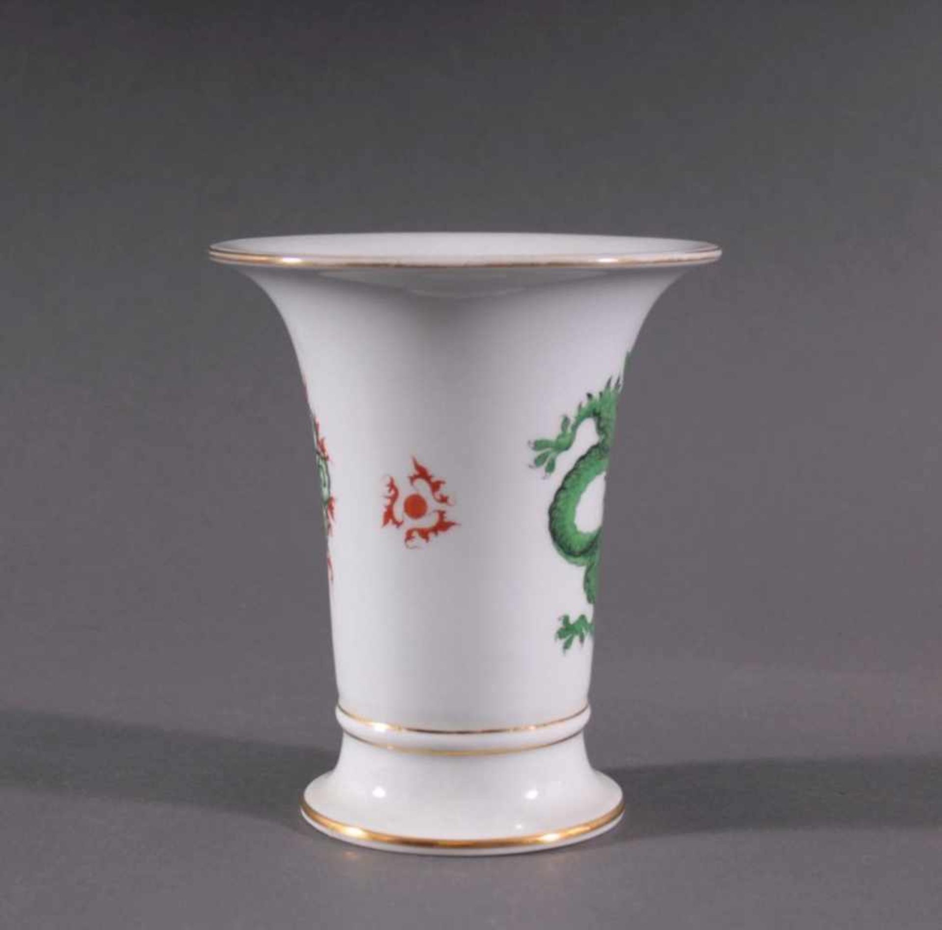 Vase Meissen, grüner Ming Drache, I. WahlPorzellan, weiß glasiert, grüne und rote Bemalung, - Bild 4 aus 4