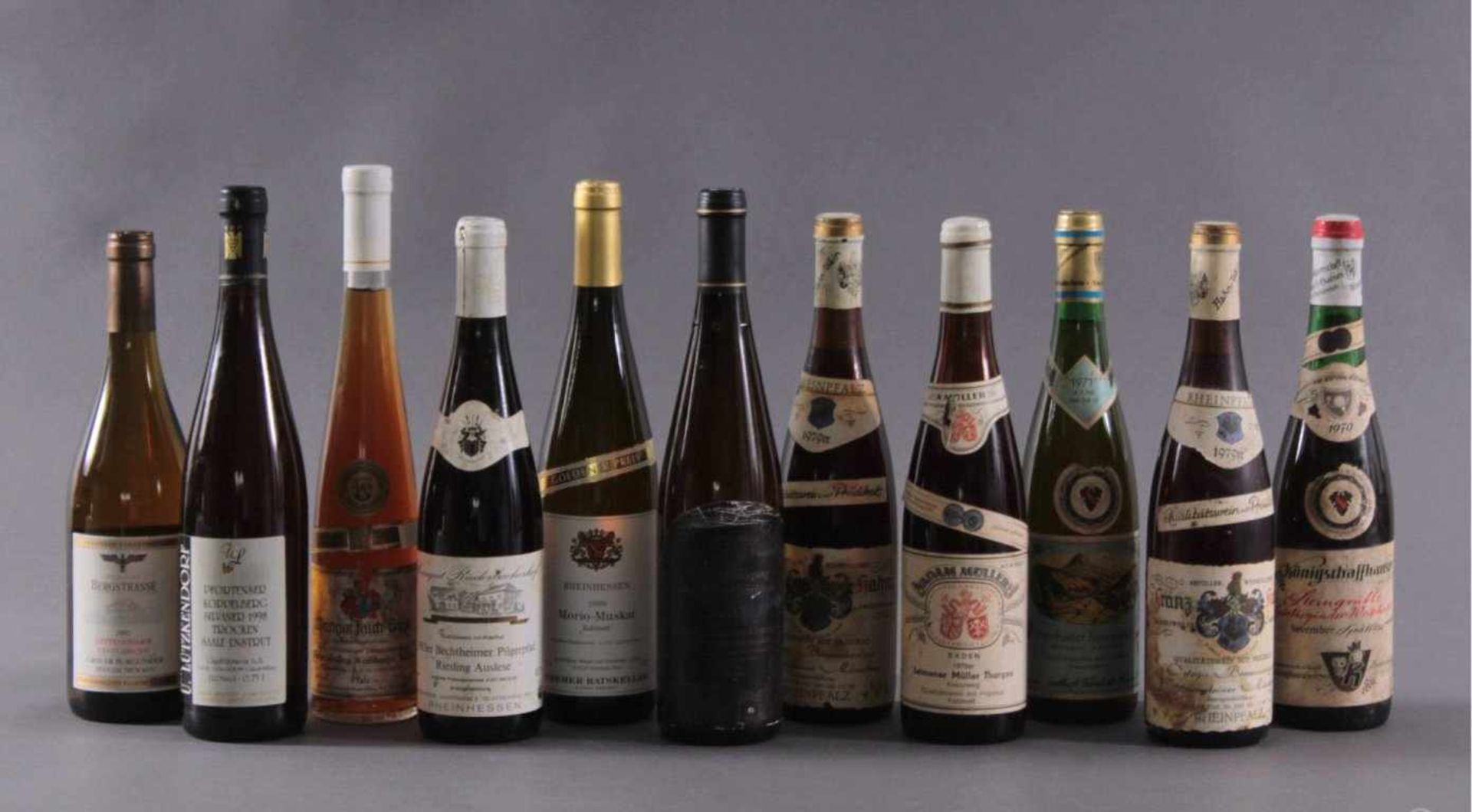 11 Flaschen Wein2x 1979er Franz Hahn, Ortega Beerenauslese.1x 1971er Varnhalter Sonnenberg,