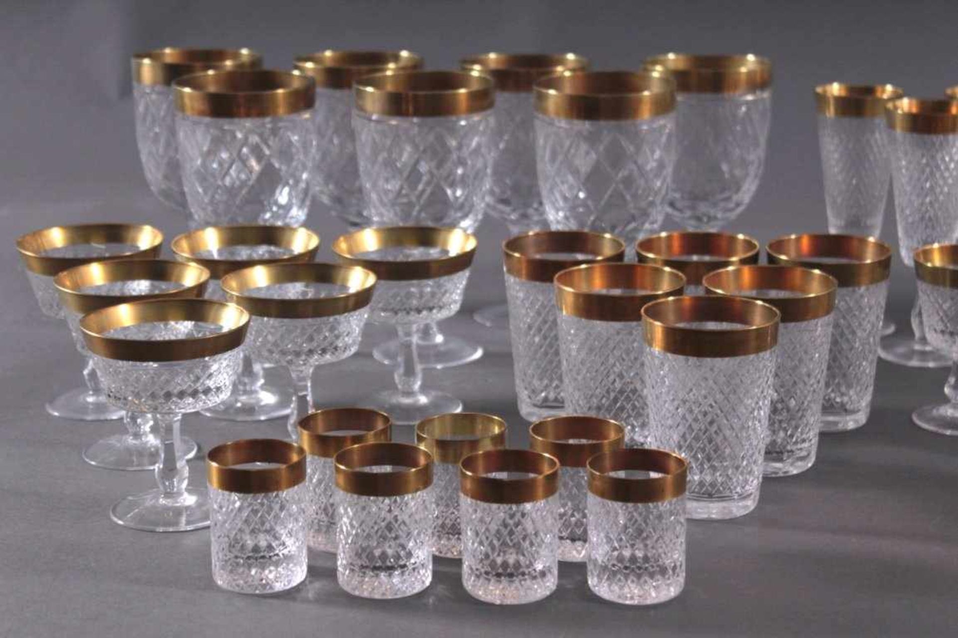Goldrand Gläser, 70er JahreKritallgläser mit Gitterschliff, 4x Setktflöten, 6xChampagnerschalen, - Image 2 of 5