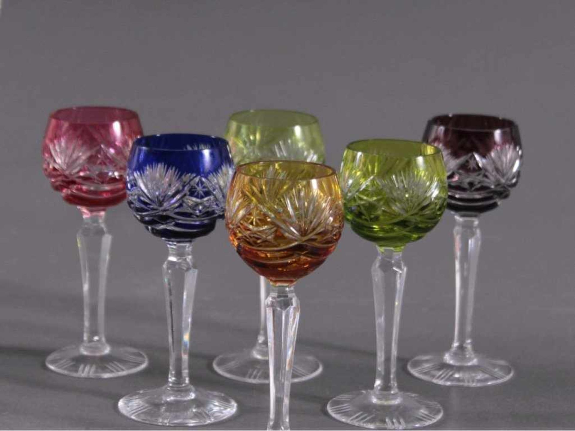 Römer Wein-/Likörgläser, 11 TeileKristallglas verschiedenfarbig und Schniffdekor.5 Weinrömer, ca. - Bild 3 aus 4