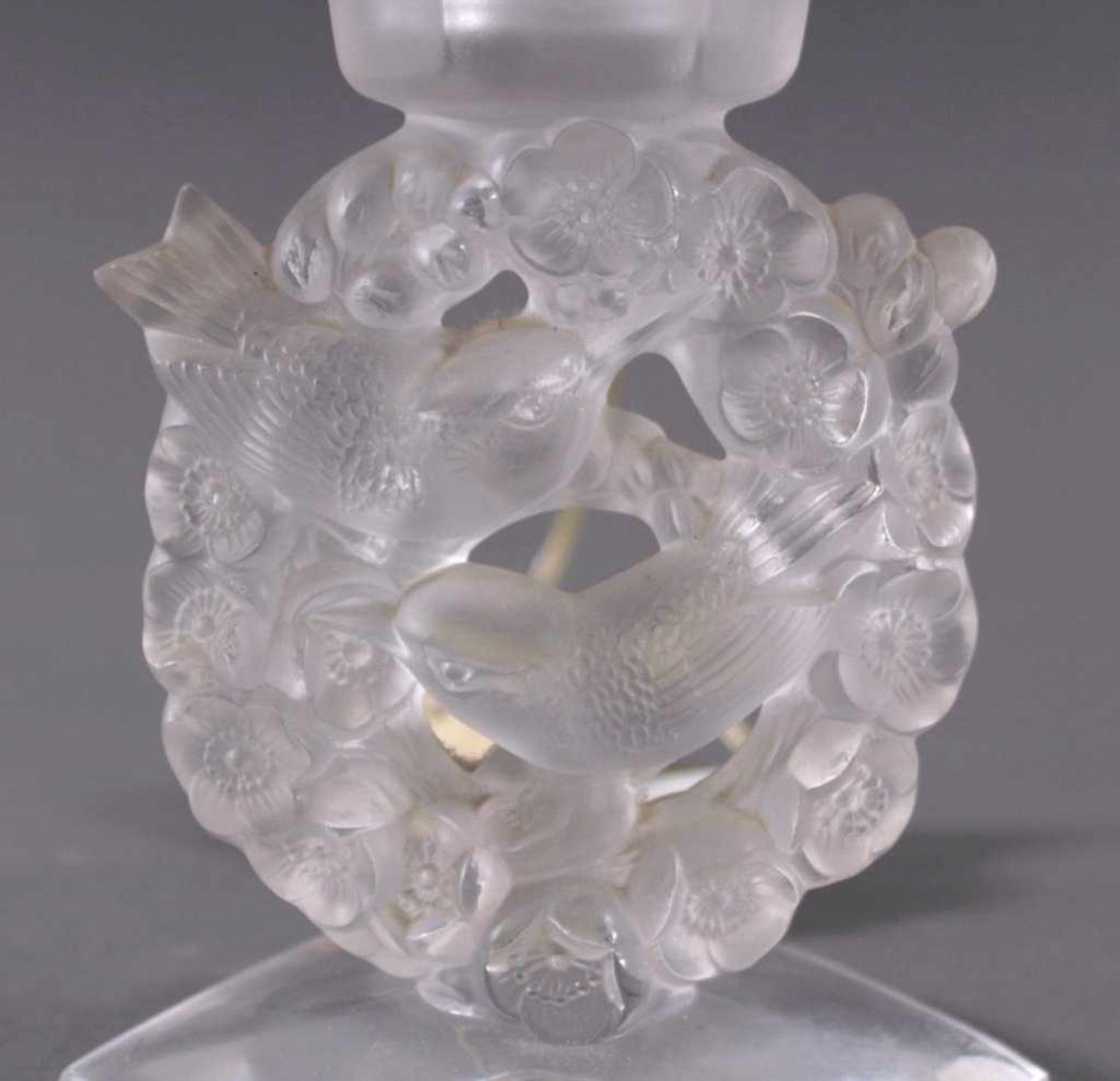 Tischlampe, "Mesanges" - Lalique, Frankreich20. Jahrhundert, farbloses Kristallglas, mit Vogel- - Bild 3 aus 3
