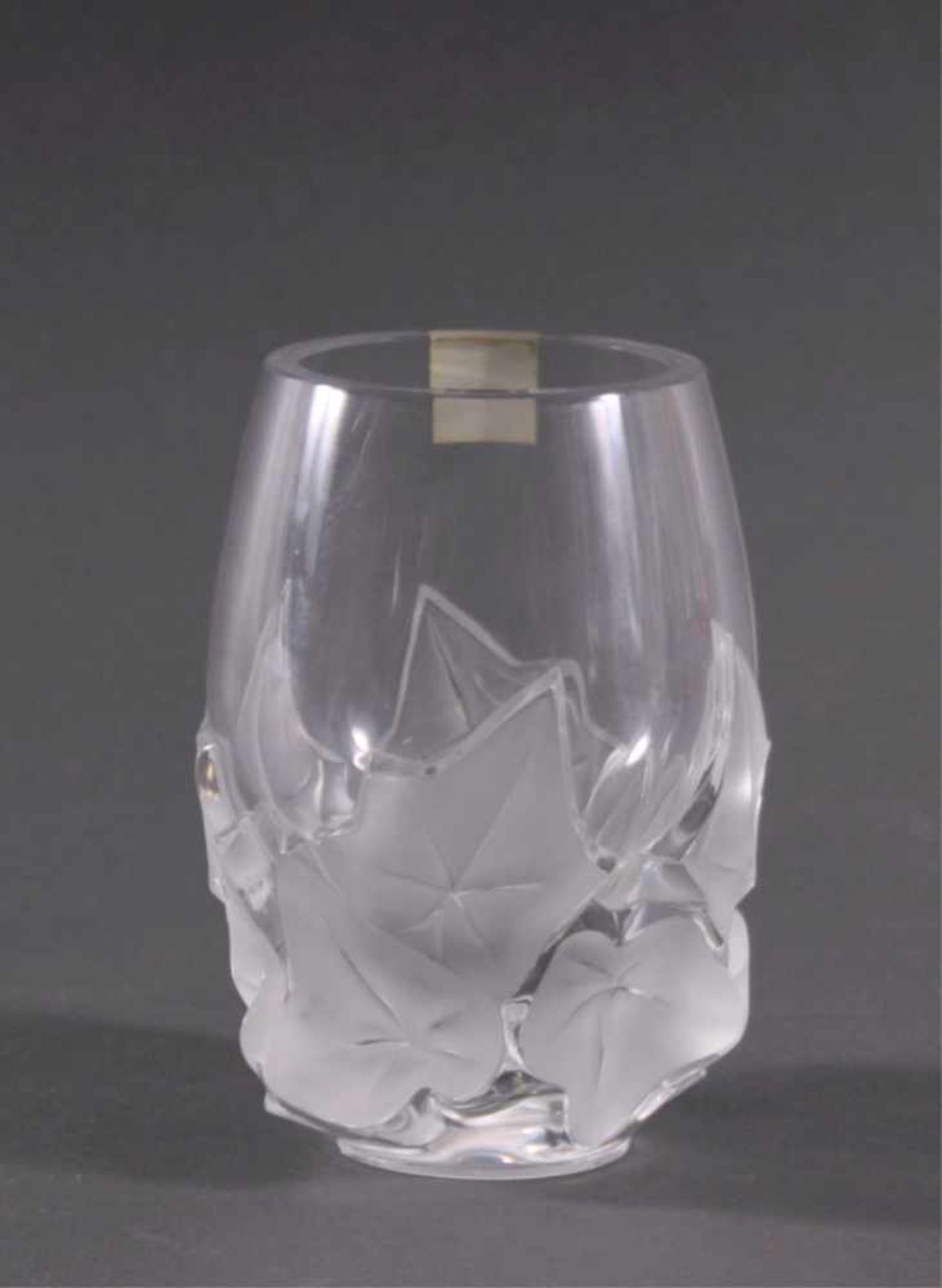 Vase, "Hedera" - Lalique Paris Cristal20. Jahrhundert, farbloses Kristallglas, partiell satiniert,im - Bild 2 aus 5