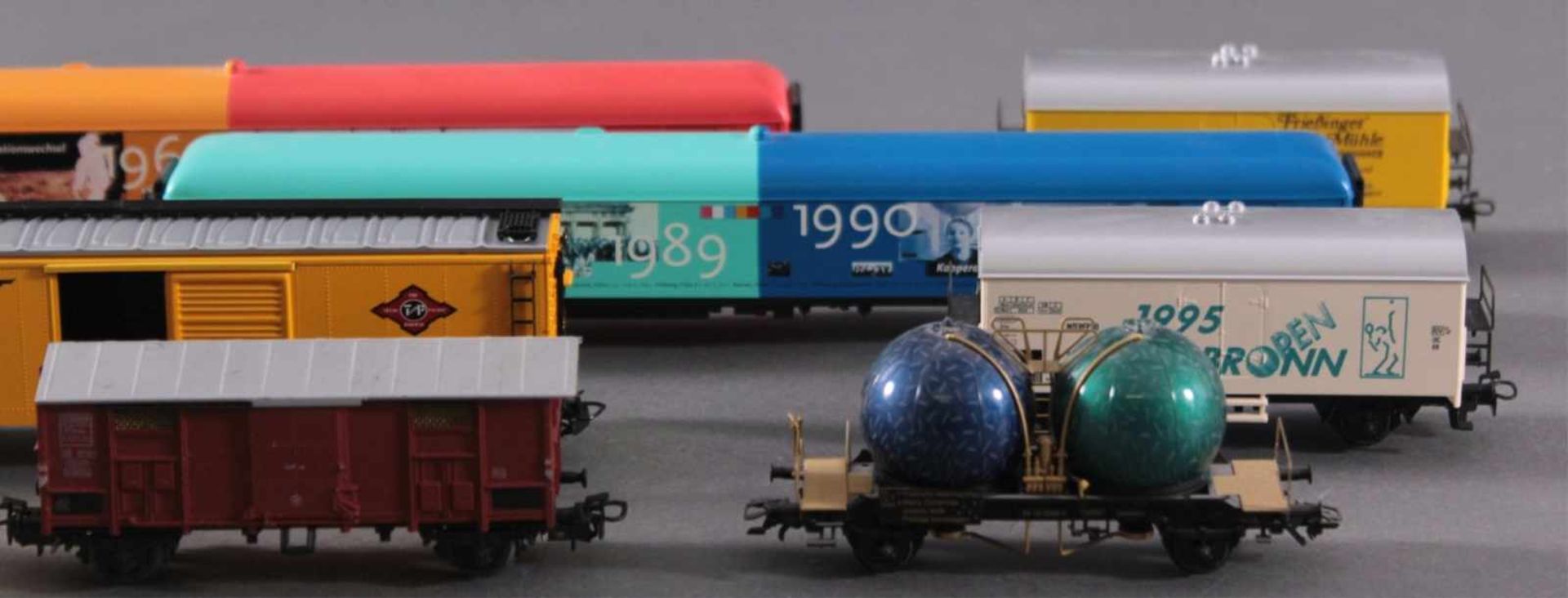 10 Märklin Waggons, H0Unterschiedliche Modelle, teils mit Werbeaufdruck und / oderZubehör. - Bild 3 aus 3