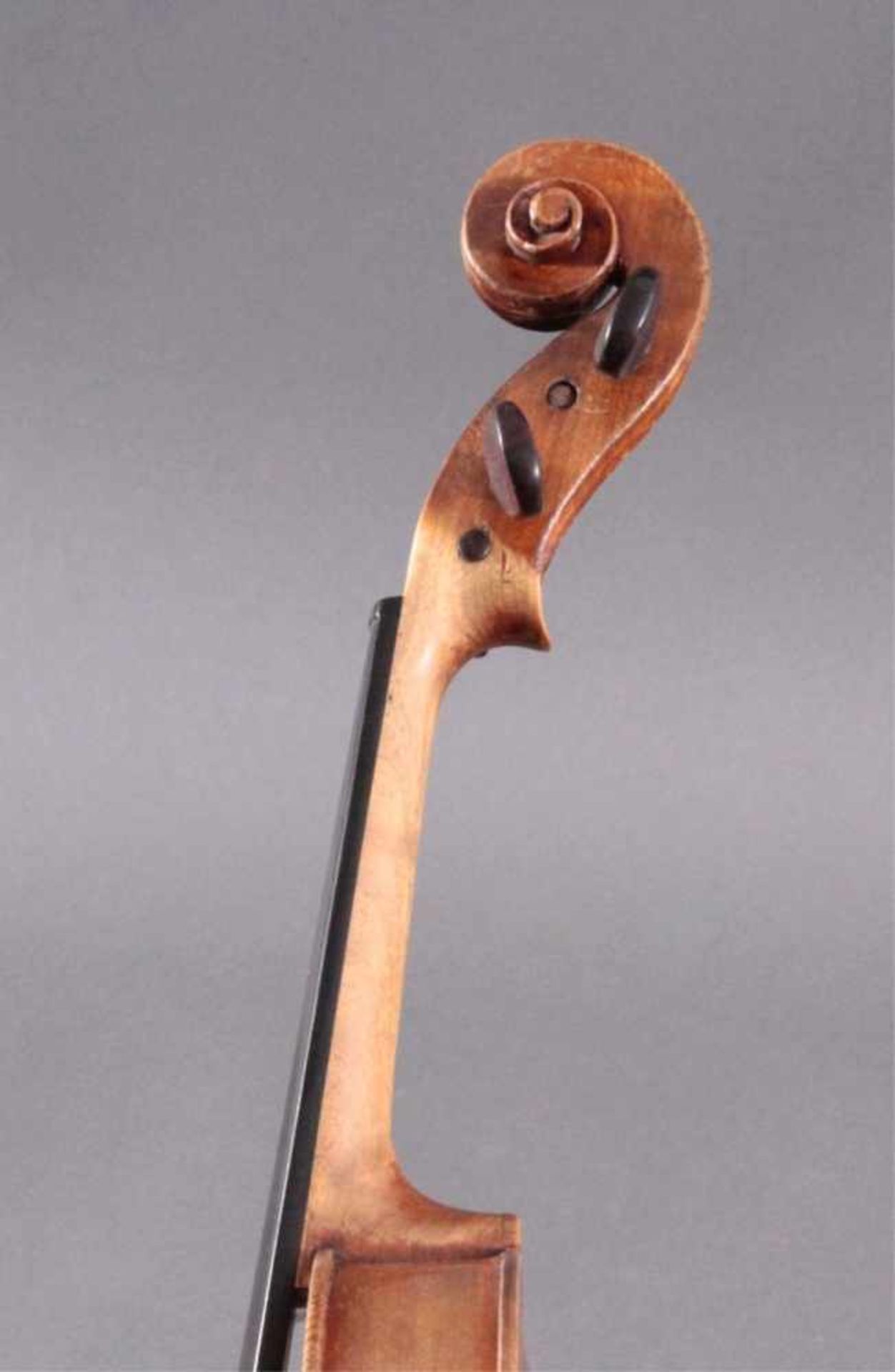 Geige / Violine mit Bogen und Geigenkasten um 1900Ca. Korpus Länge 36 cm. - Bild 8 aus 9