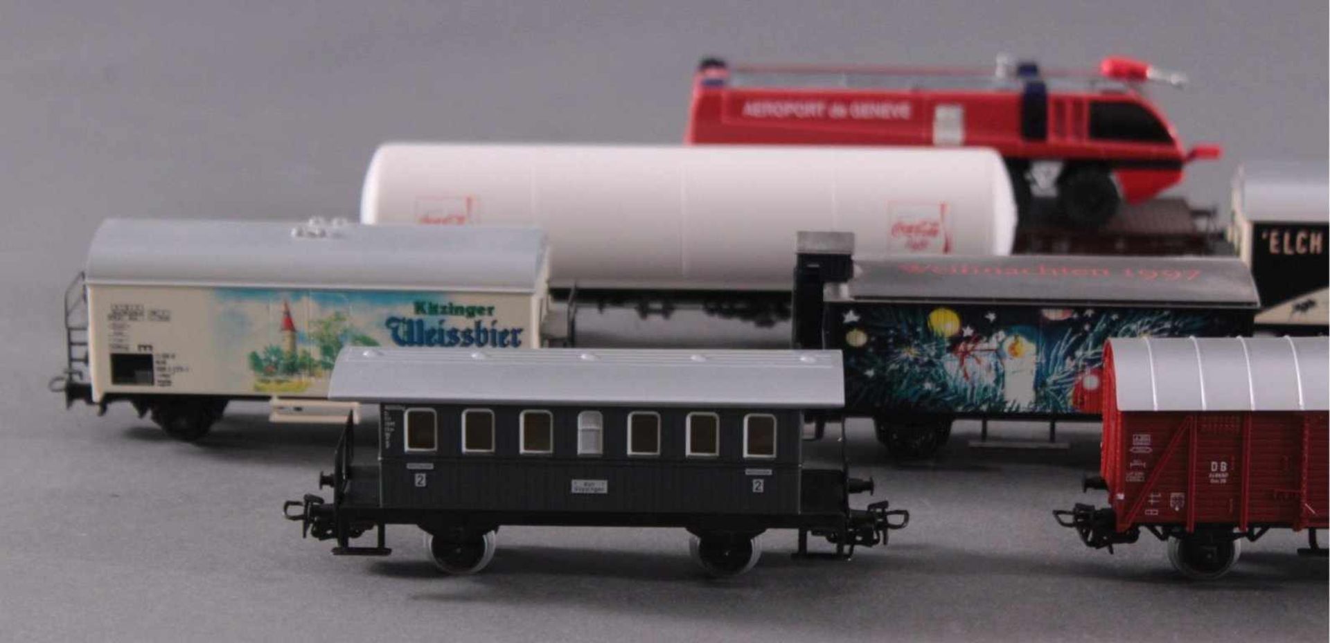 10 Märklin Waggons, H0Unterschiedliche Modelle, teils mit Werbeaufdruck und / oderZubehör. - Bild 2 aus 3