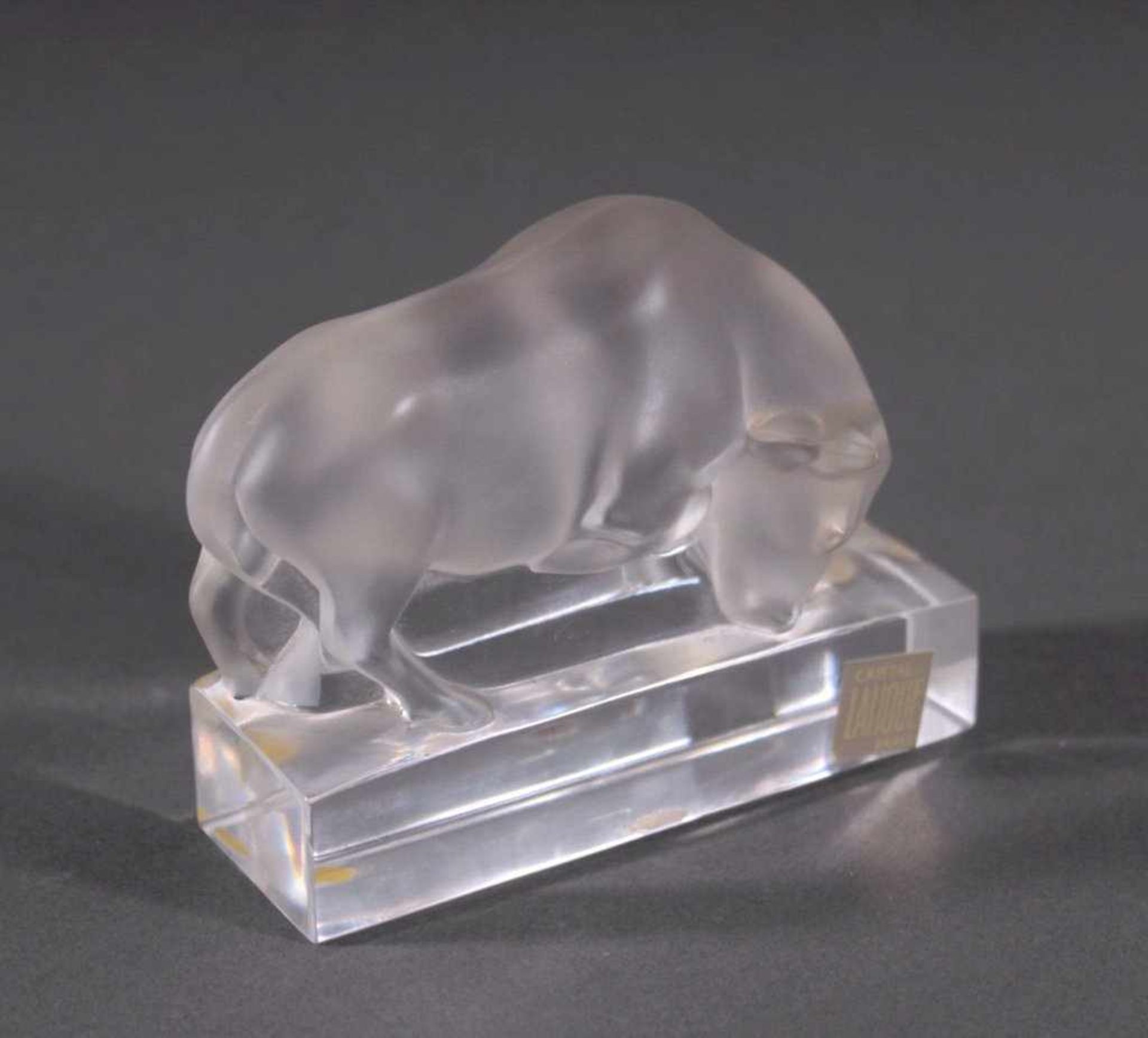 Glasfigur "Stier", Lalique France20. Jahrhundert. Farbloses Kristallglas, gepresst, teilsmattiert, - Bild 5 aus 9