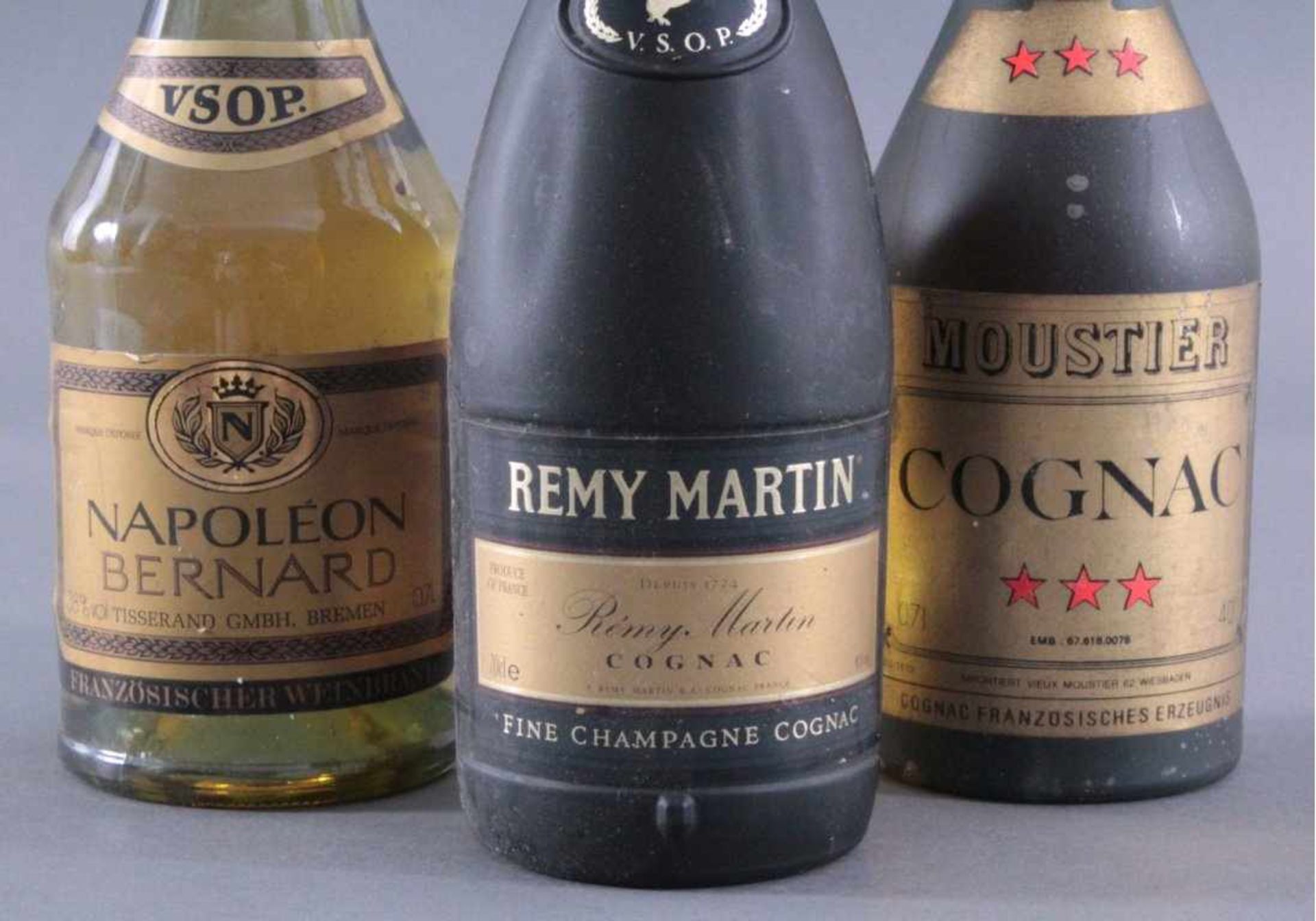 3 Flaschen Cognac1x Remy Martin V.S.O.P.1x Napoleon Bernard VSOP.1x Moustier 3 Sterne. - Bild 2 aus 3