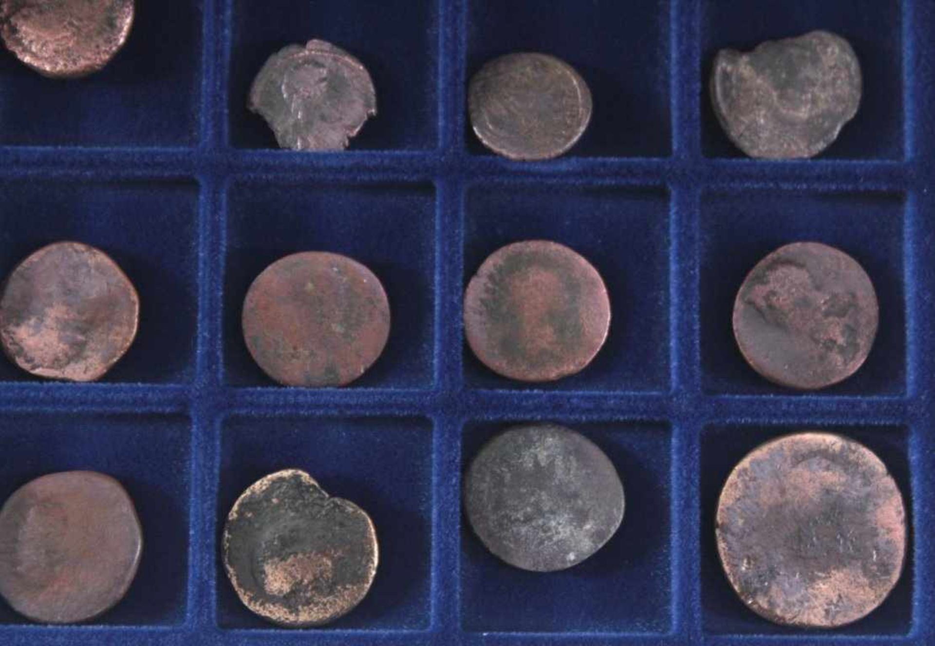 20 römische Großmünzenungereinigte Bodenfunde aus alter Sammlung. - Bild 3 aus 3