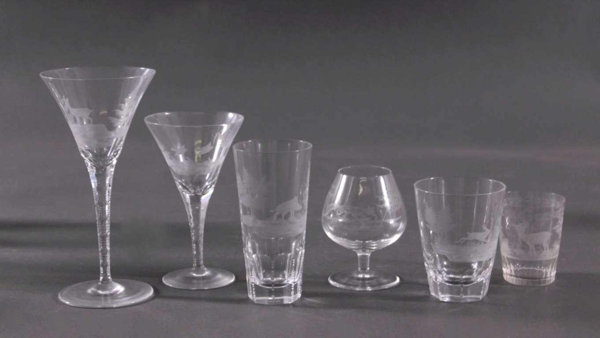 Trinkgläser mit jagdlichem Dekor46 Stück. Kristall, Kuppa mit geschliffenen und - Bild 4 aus 6