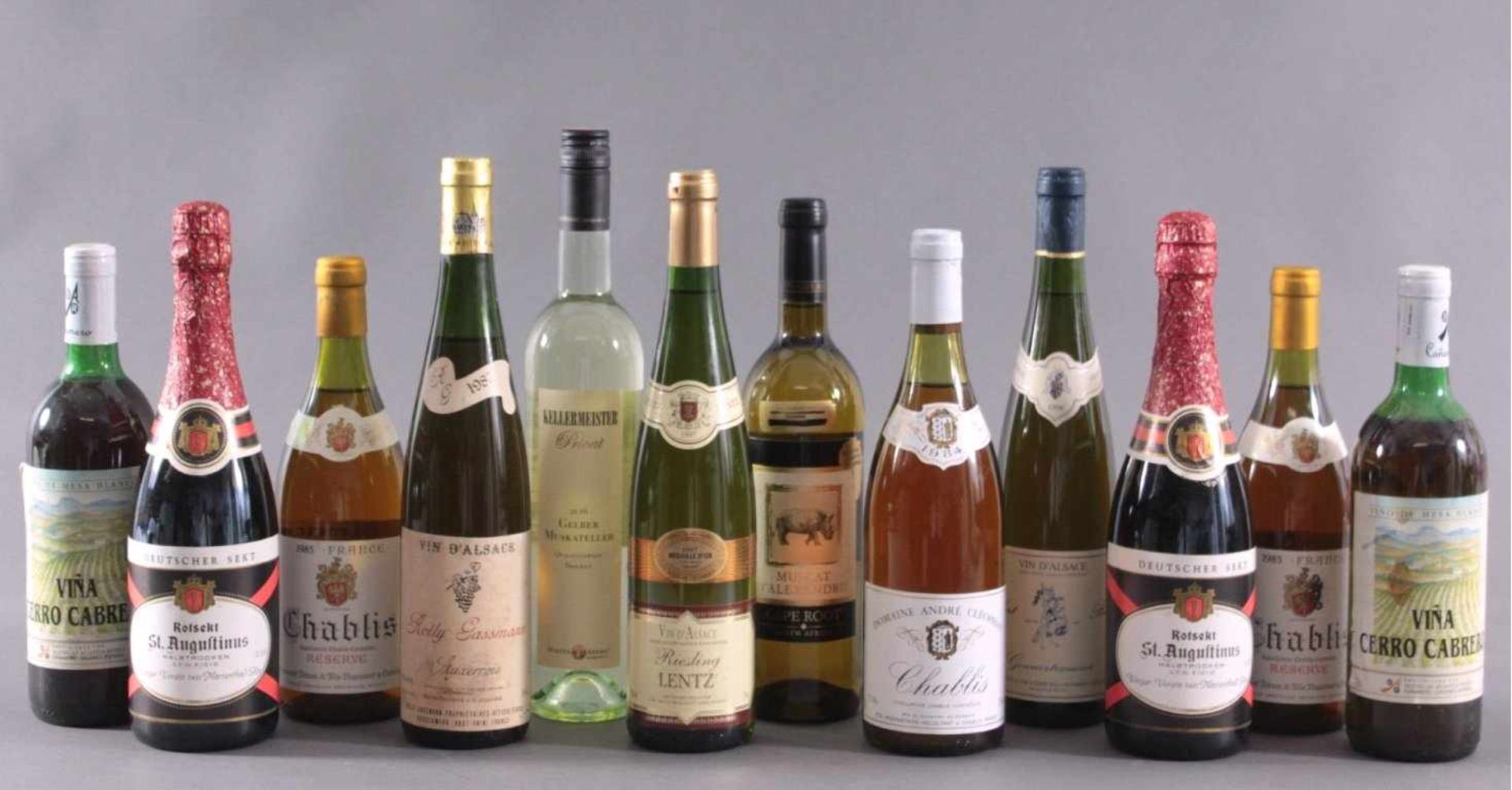 10 Flaschen Wein und 2 Flaschen Sekt2x 1985er Chablis Réserve, Simonnet-Febvre & Fils.1x 1984er