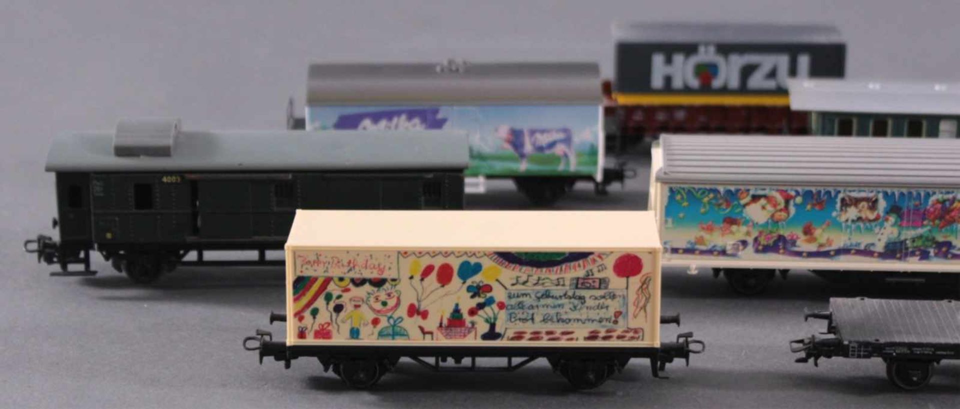 10 Märklin Waggons, H0Unterschiedliche Modelle, teils mit Werbeaufdruck und / oderZubehör. - Bild 2 aus 3