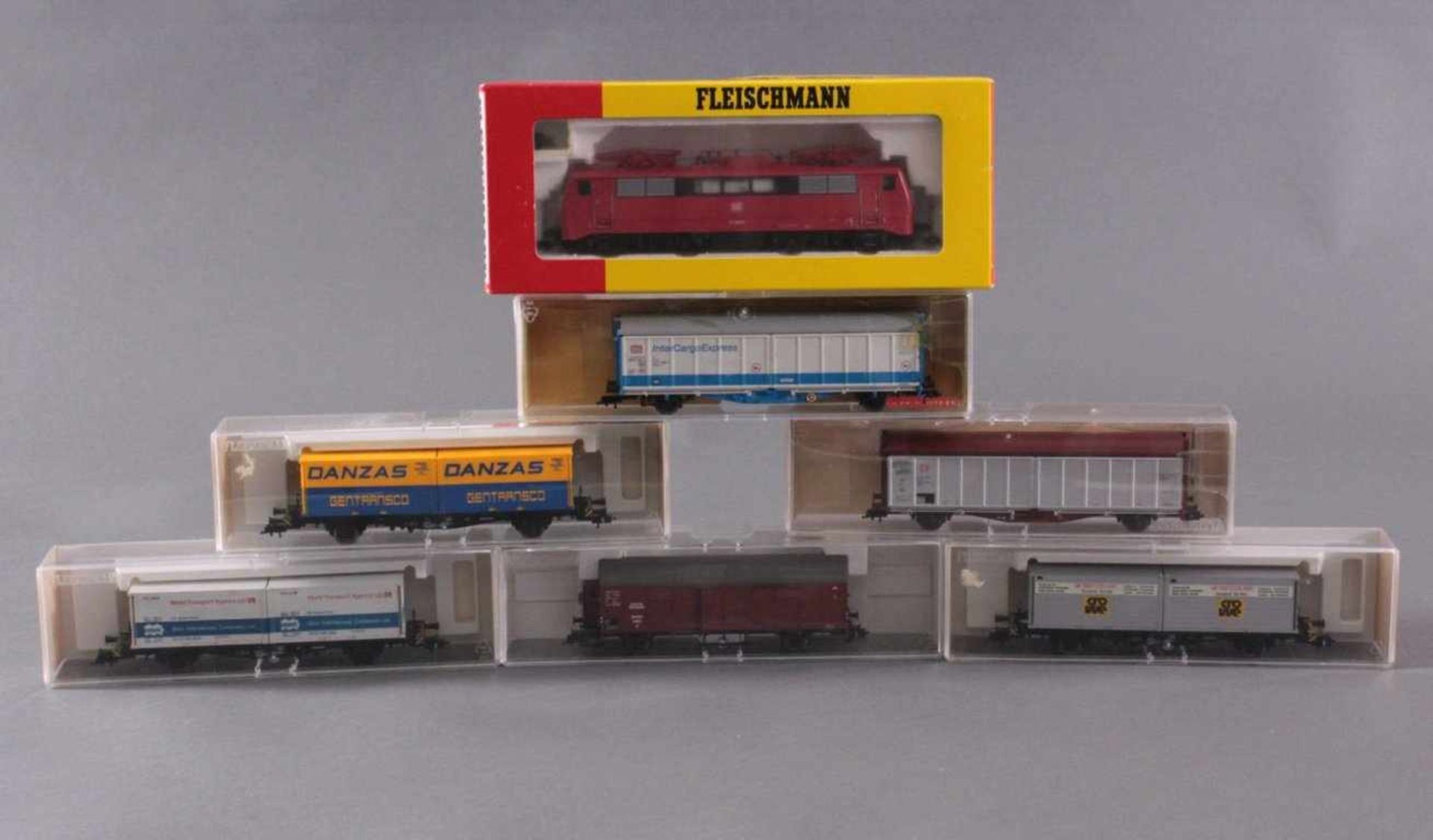 Fleischmann E-Lok 4215 Spur H0 und 6 GüterwaggonsUnbespielt und in der Originalverpackung,