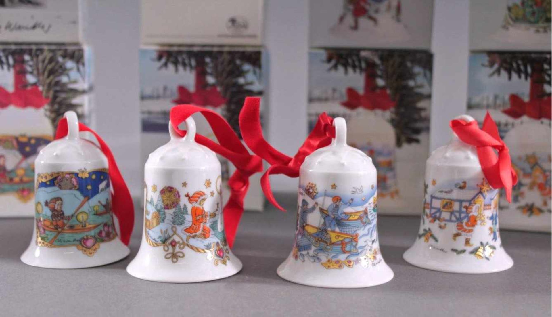 Hutschenreuther Weihnachtsglocken16 Stück. Porzellan mit unterschiedlichen, bunten Dekorennach - Bild 2 aus 2