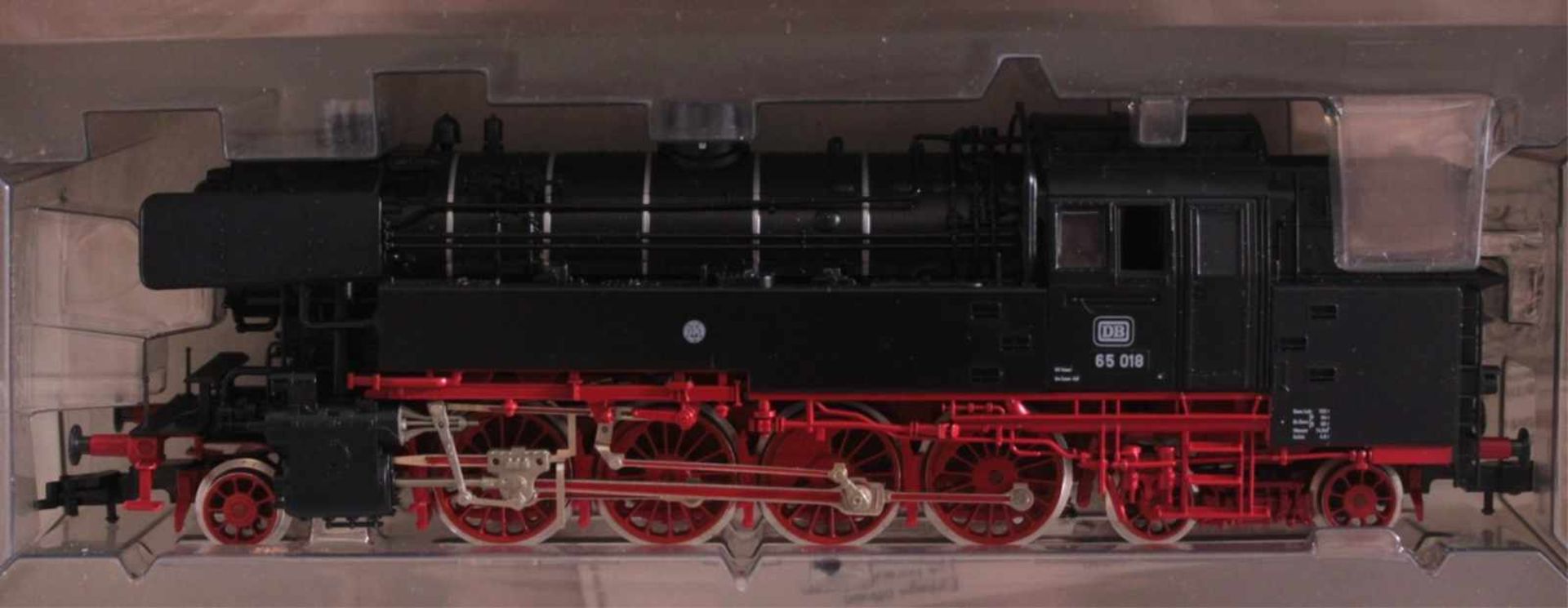 Fleischmann Dampflok 4065 Spur H0 mit 8 Waggons4 Kessel und 2 Güterwagen mit Werbeschrift, 2 - Image 2 of 2