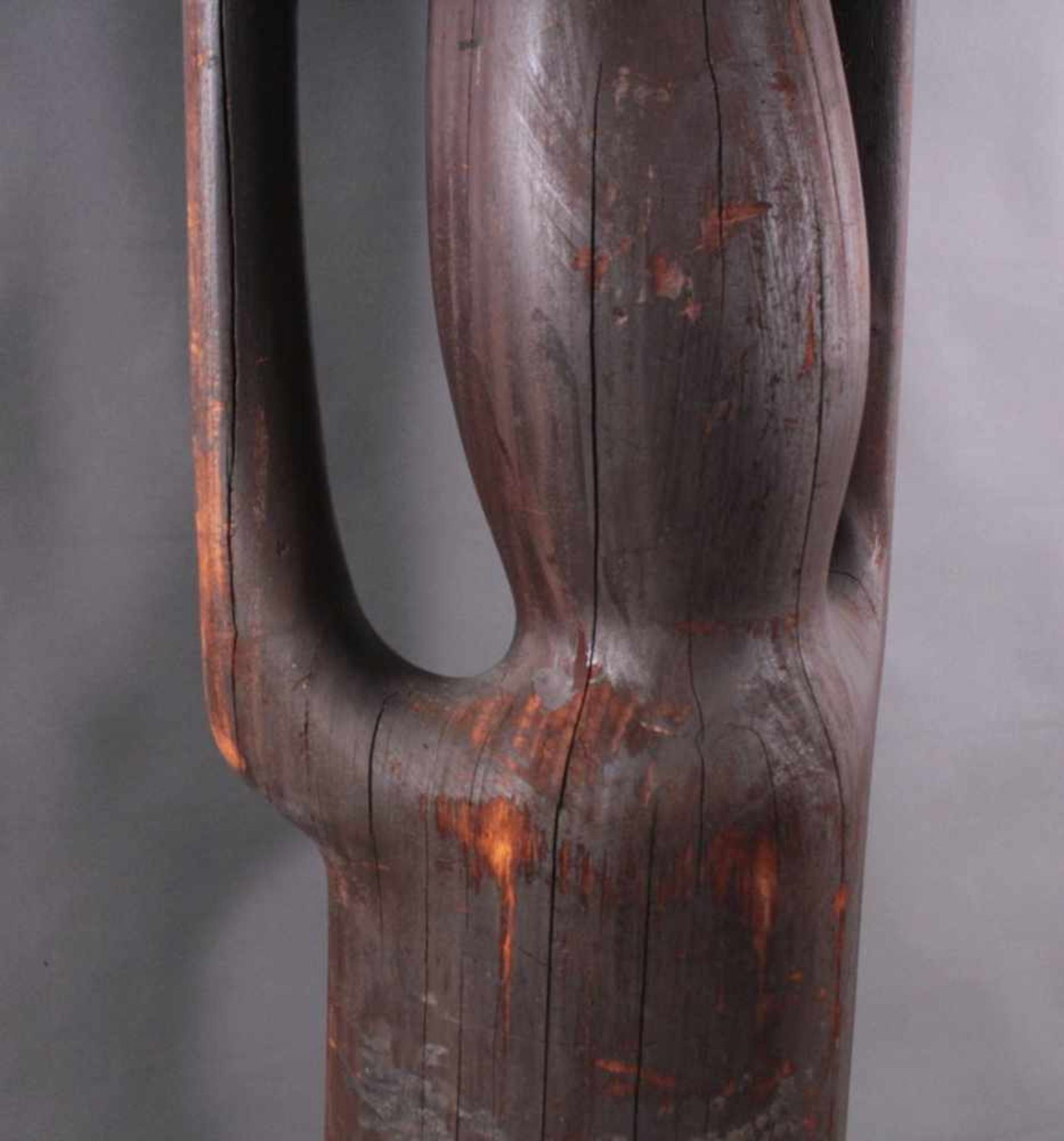Anton Jezovsek Zvone (1935-2017)Große Holzskulptur, aus dem Vollholz geschnitzt, schwarzgefasst. - Image 3 of 3